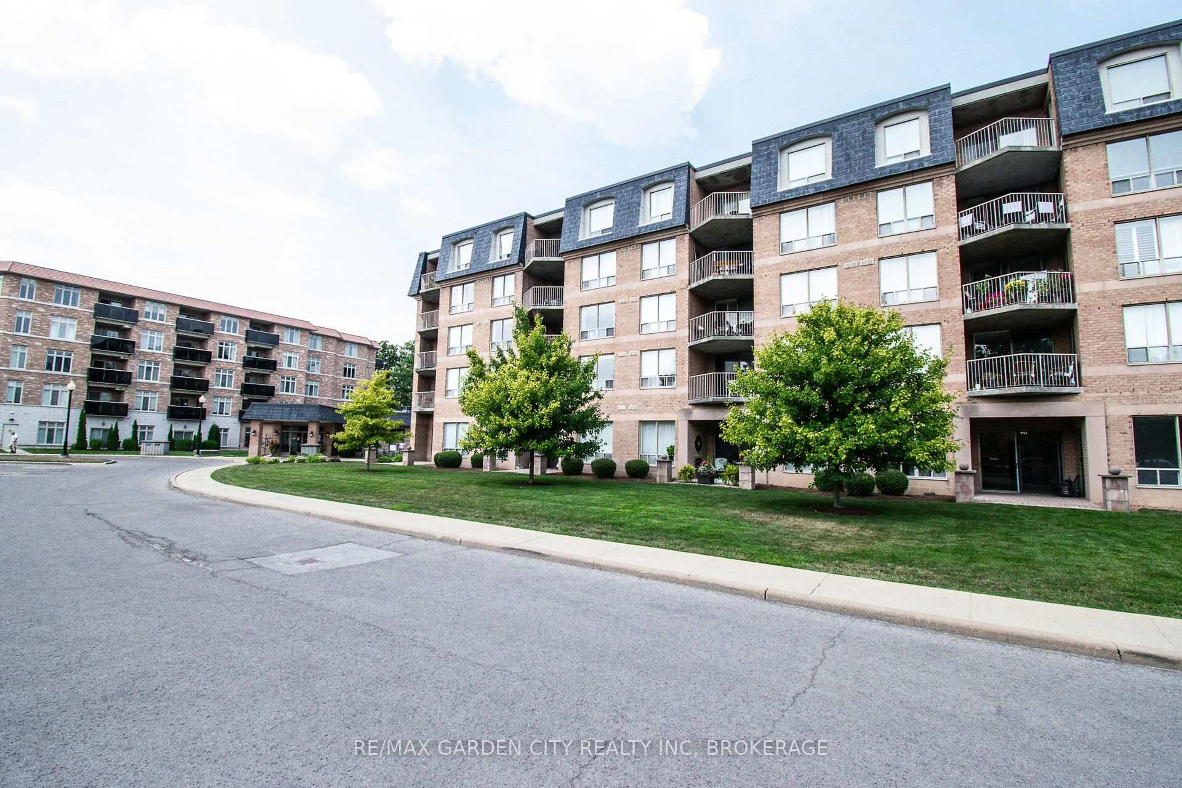 A pic from outside/outdoor area/front of a property/back of a property/a pic from drone, street for 8111 Forest Glen Dr #320, Niagara Falls Ontario L2H 2Y7