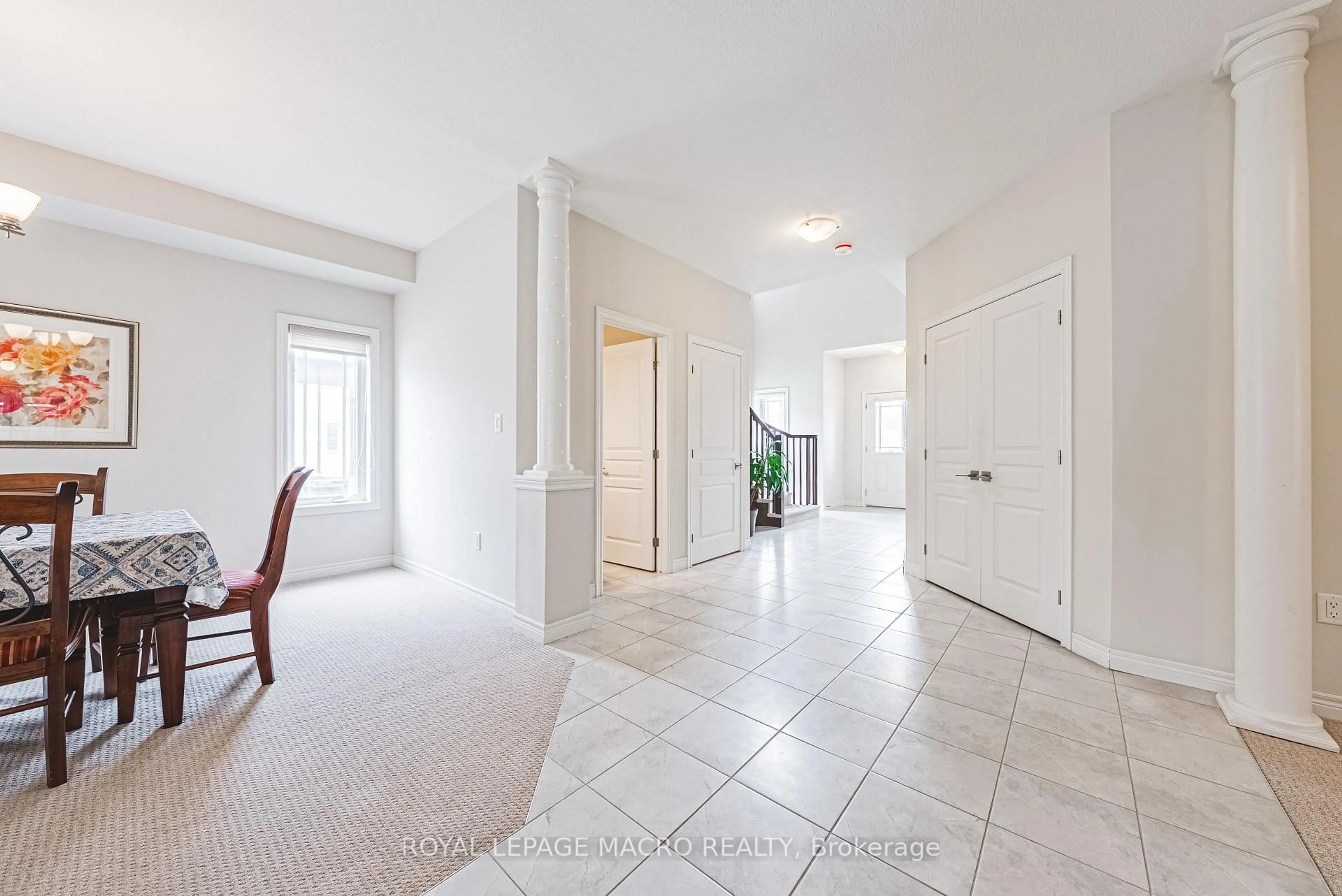 Indoor foyer for 224 Pumpkin Pass, Hamilton Ontario L0R 1C0