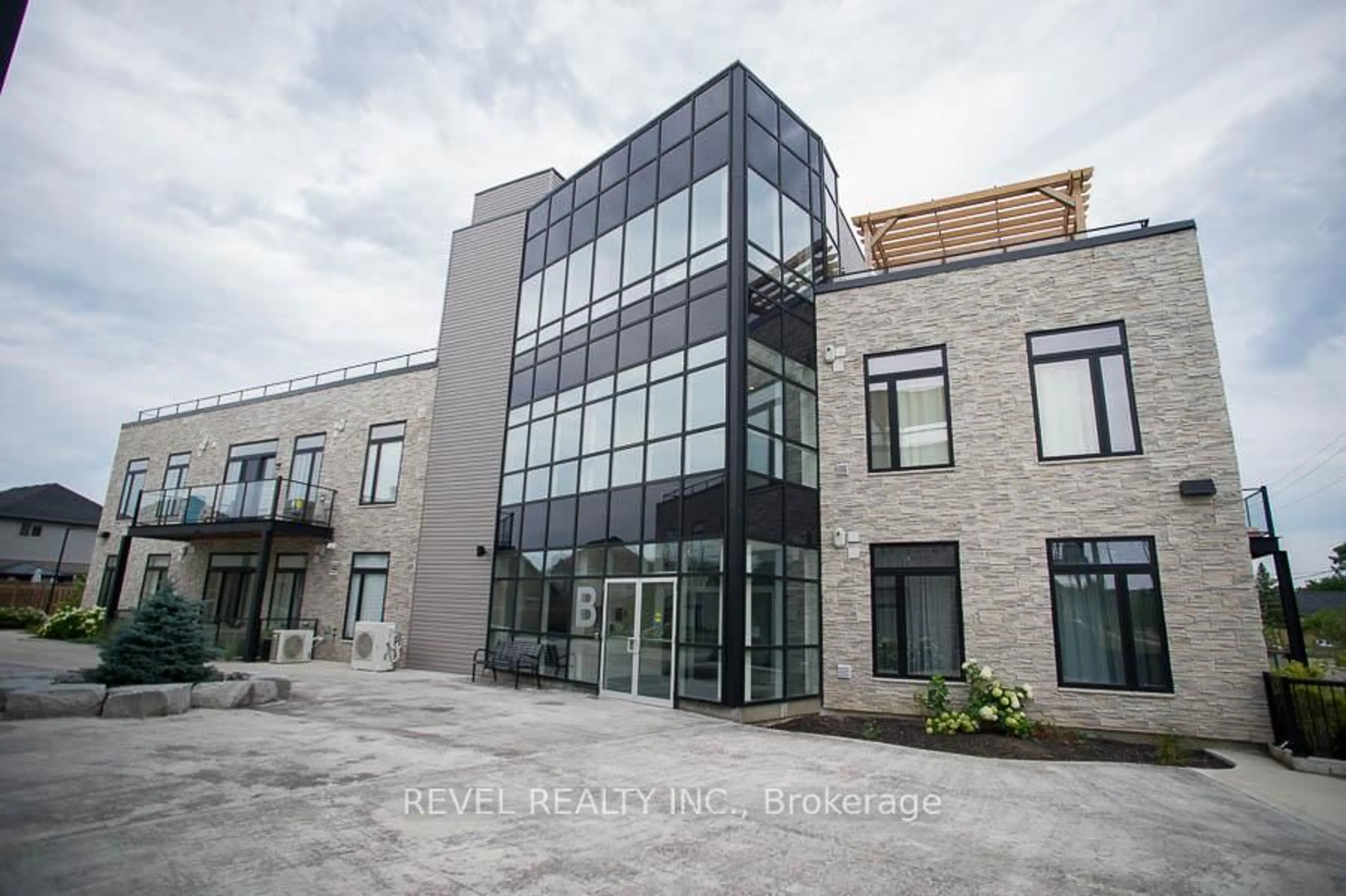 Indoor foyer for 85 Morrell St #121B, Brantford Ontario N3T 4J6