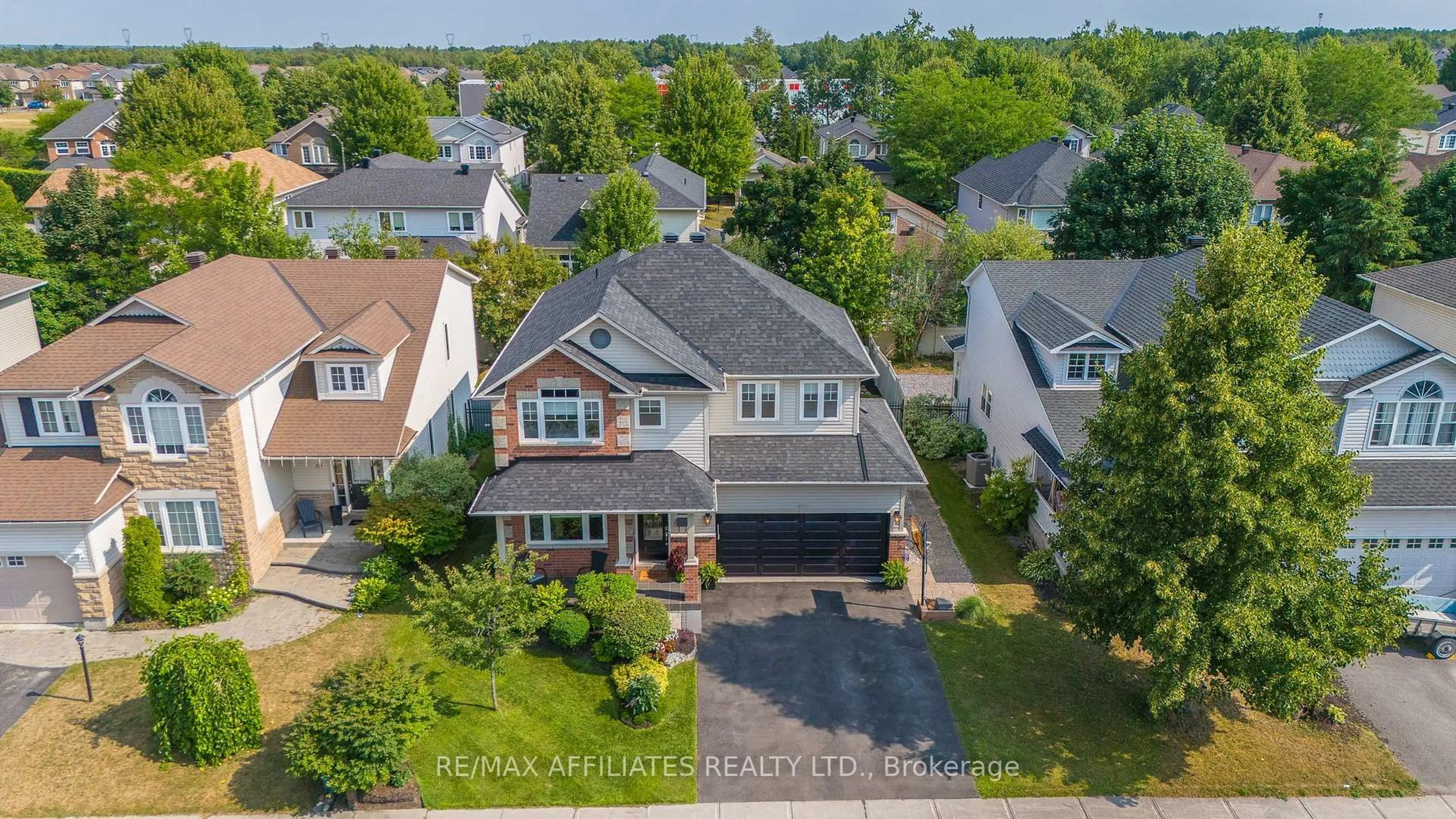 A pic from outside/outdoor area/front of a property/back of a property/a pic from drone, street for 30 Baywood Dr, Ottawa Ontario K2S 2G2