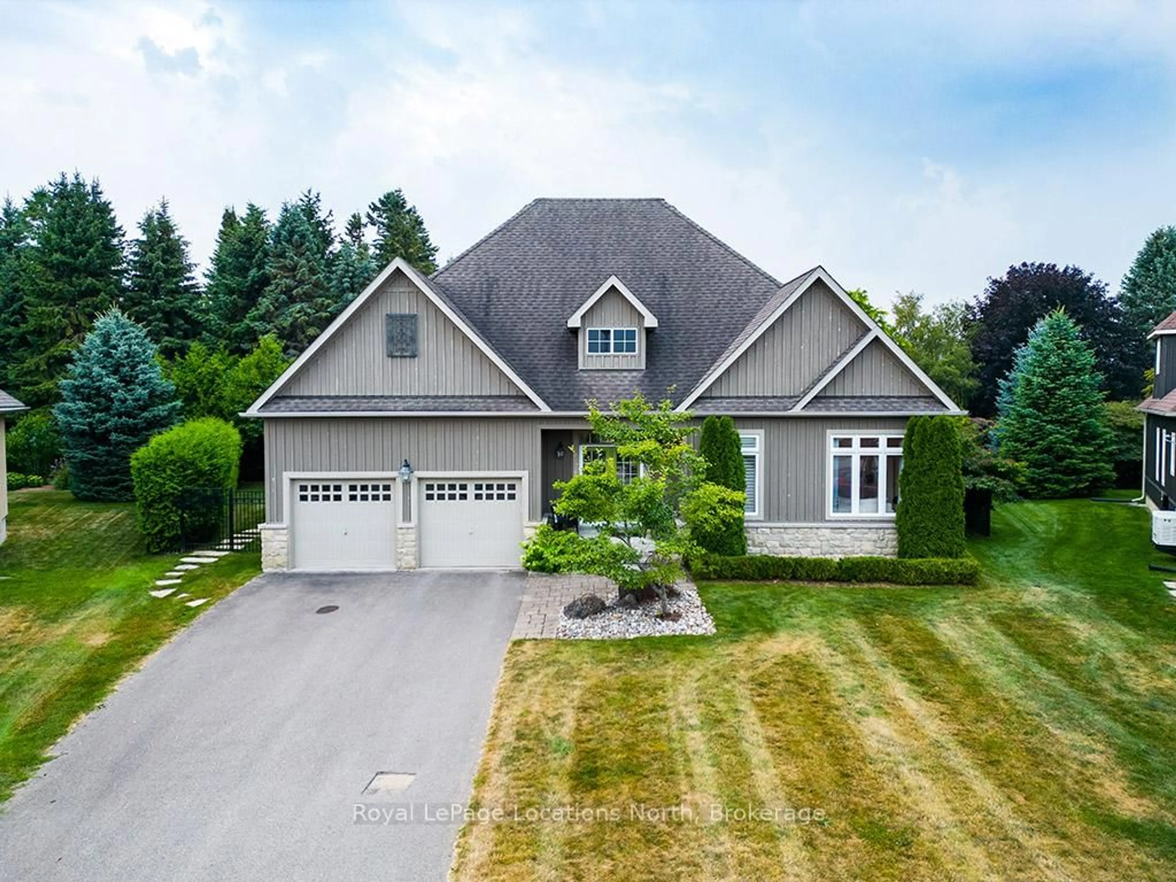 A pic from outside/outdoor area/front of a property/back of a property/a pic from drone, street for 7 Pyatt Crt, Blue Mountains Ontario N0H 2P0