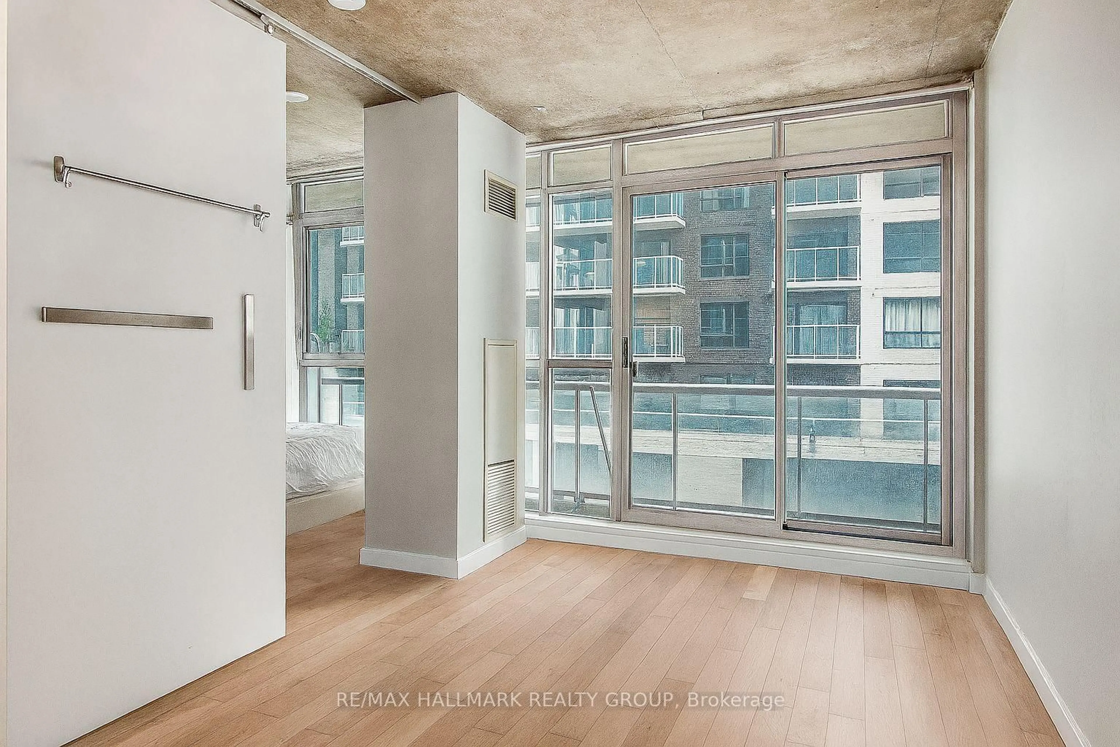 A pic of a room for 179 George St #405, Ottawa Ontario K1N 1J8