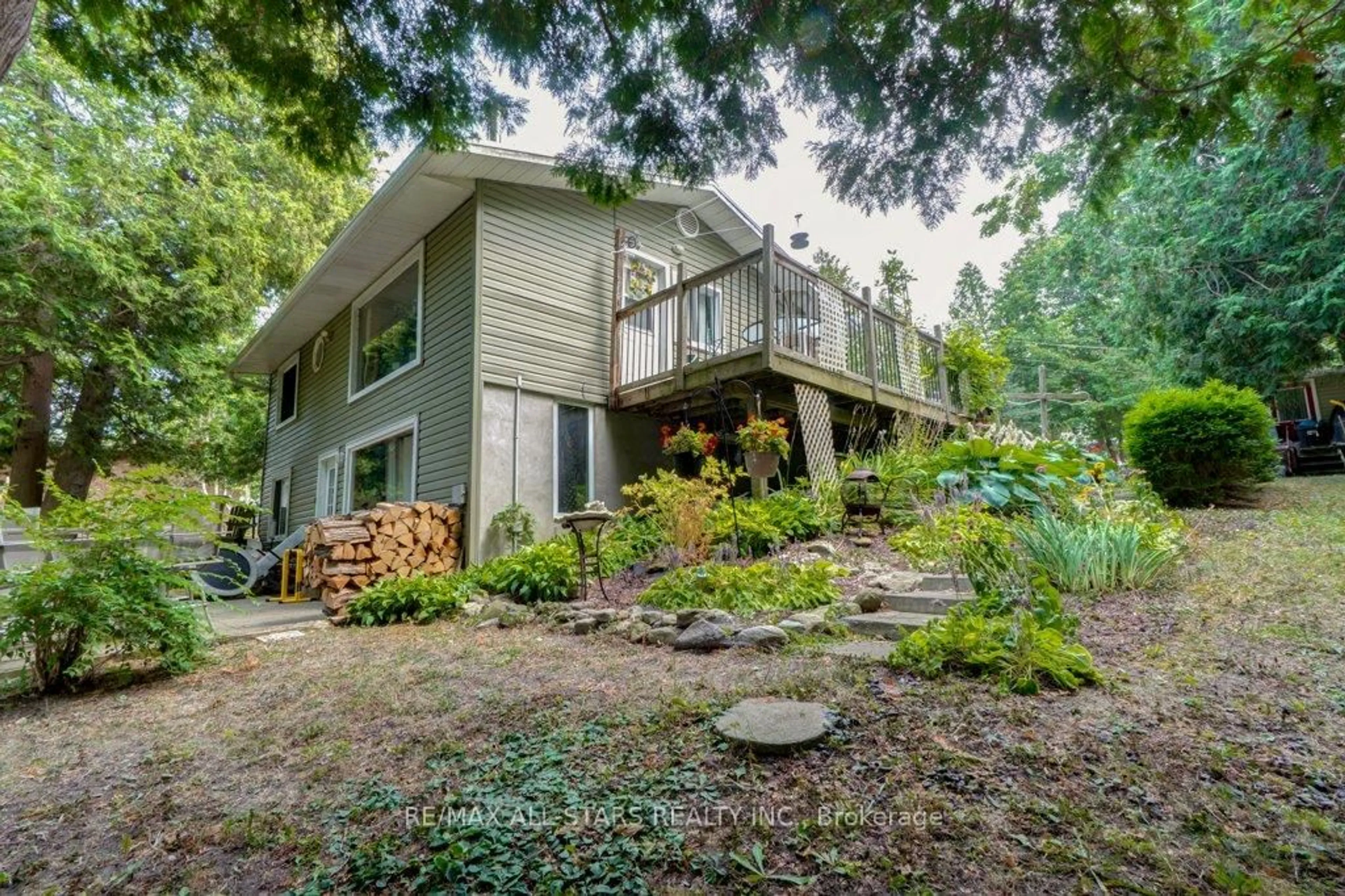 Home with vinyl exterior material, unknown for 6 Leisure Lane, Kawartha Lakes Ontario K9V 4R1