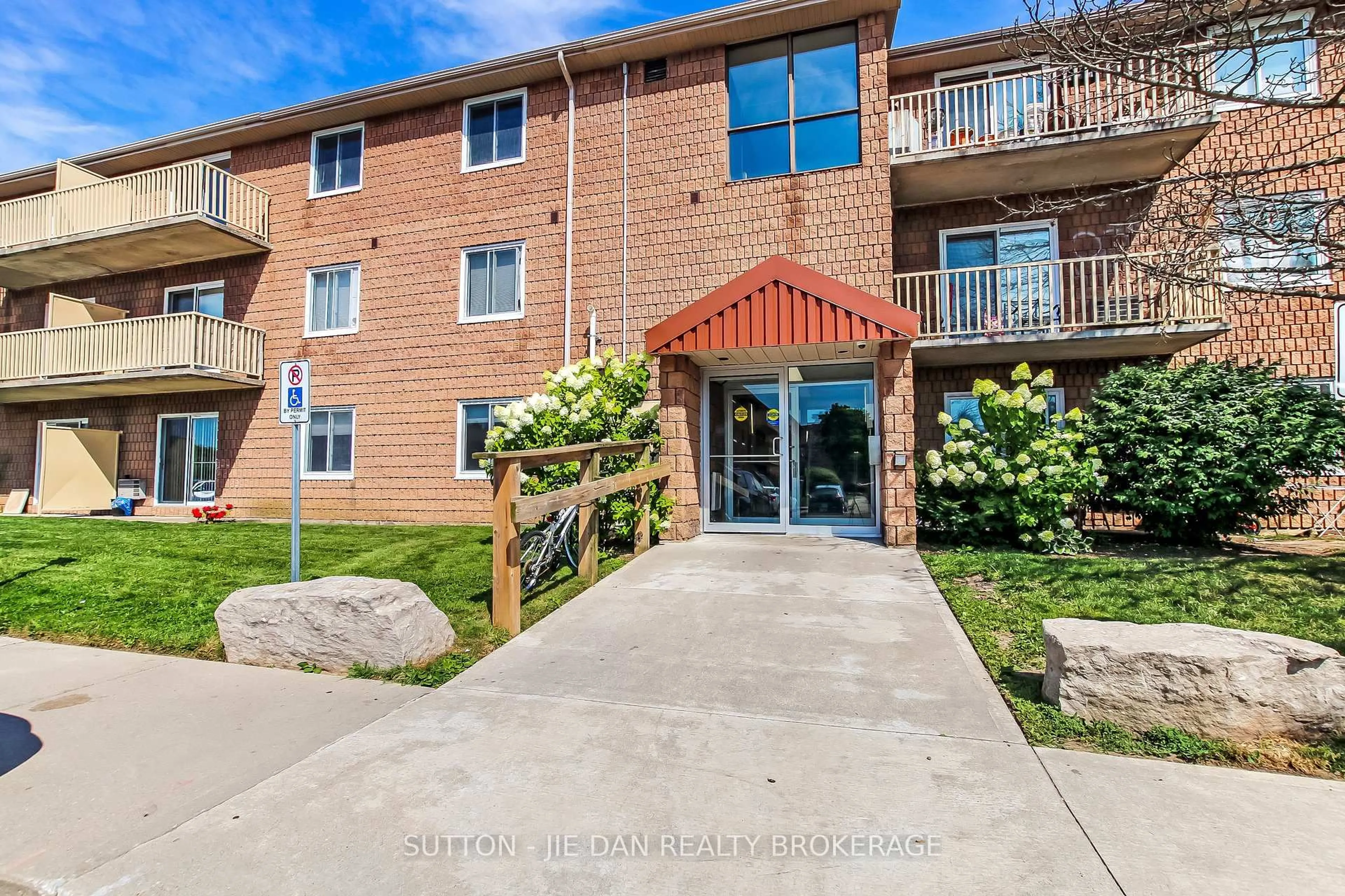 Patio, unknown for 1584 Ernest Ave #304, London South Ontario N6E 1X9