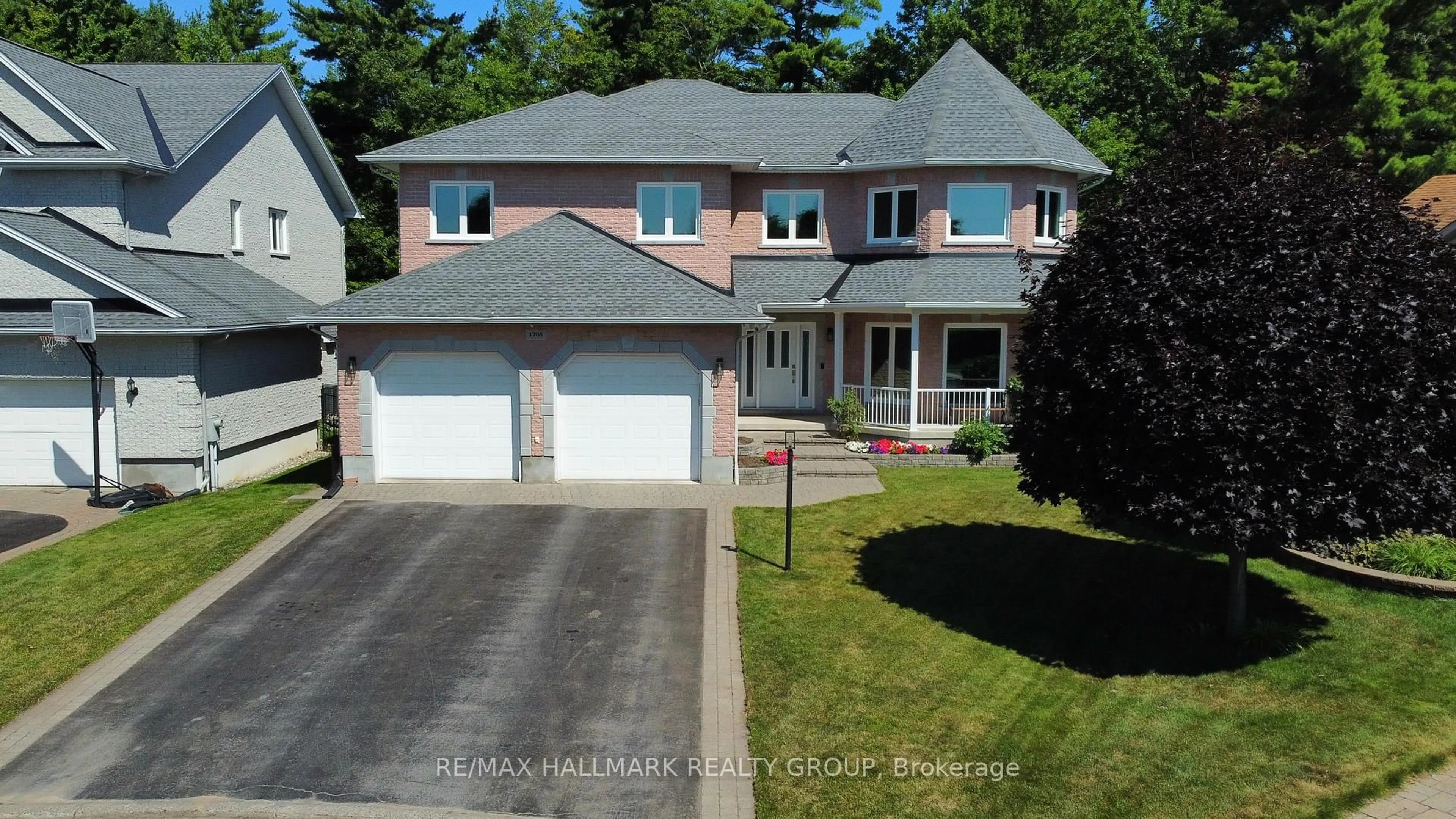 A pic from outside/outdoor area/front of a property/back of a property/a pic from drone, street for 1705 Silver Bark Ave, Orleans Ontario K1C 7A9