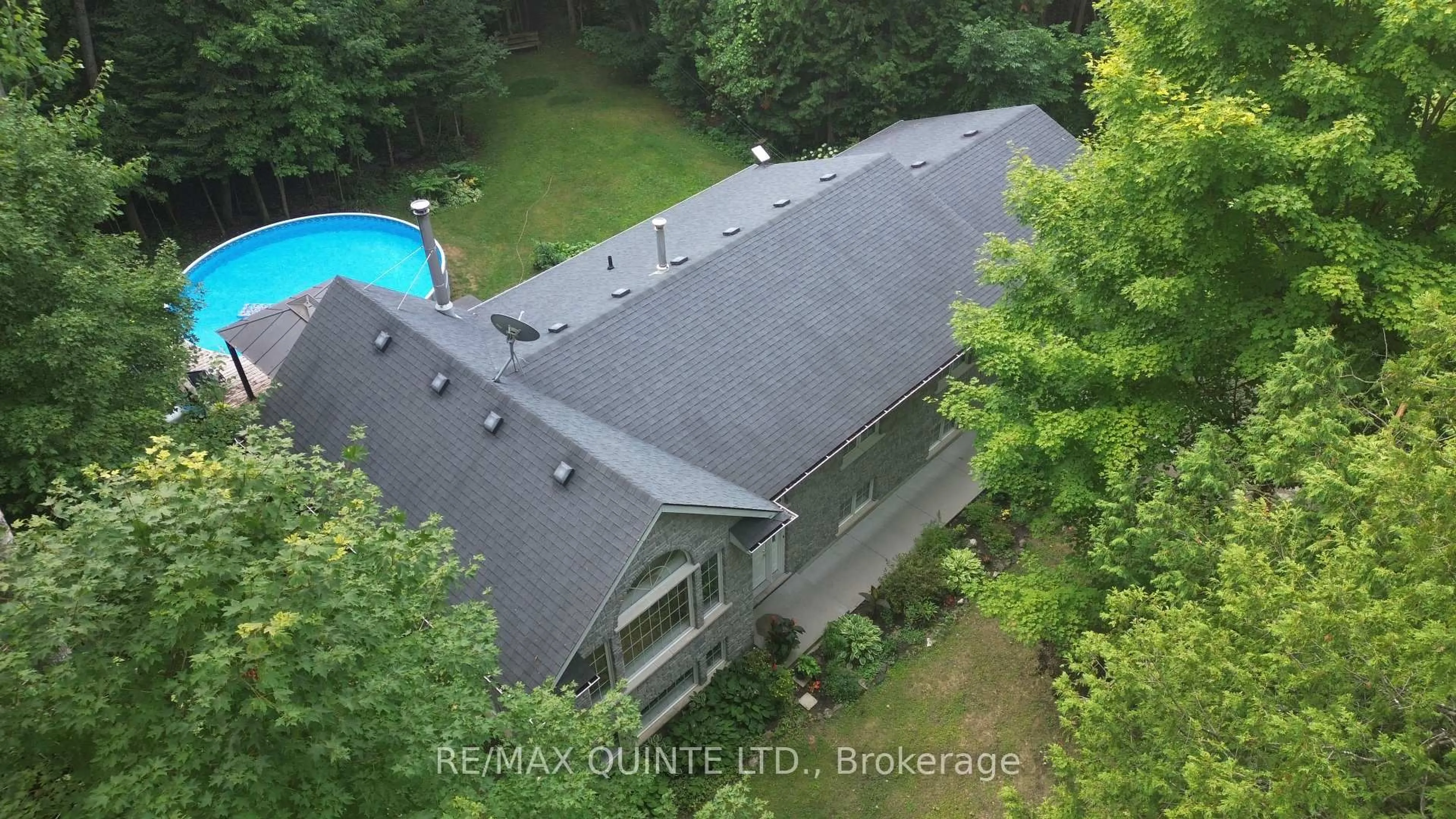 A pic from outside/outdoor area/front of a property/back of a property/a pic from drone, building for 156 Tracey Rd, Belleville Ontario K0K 2Y0