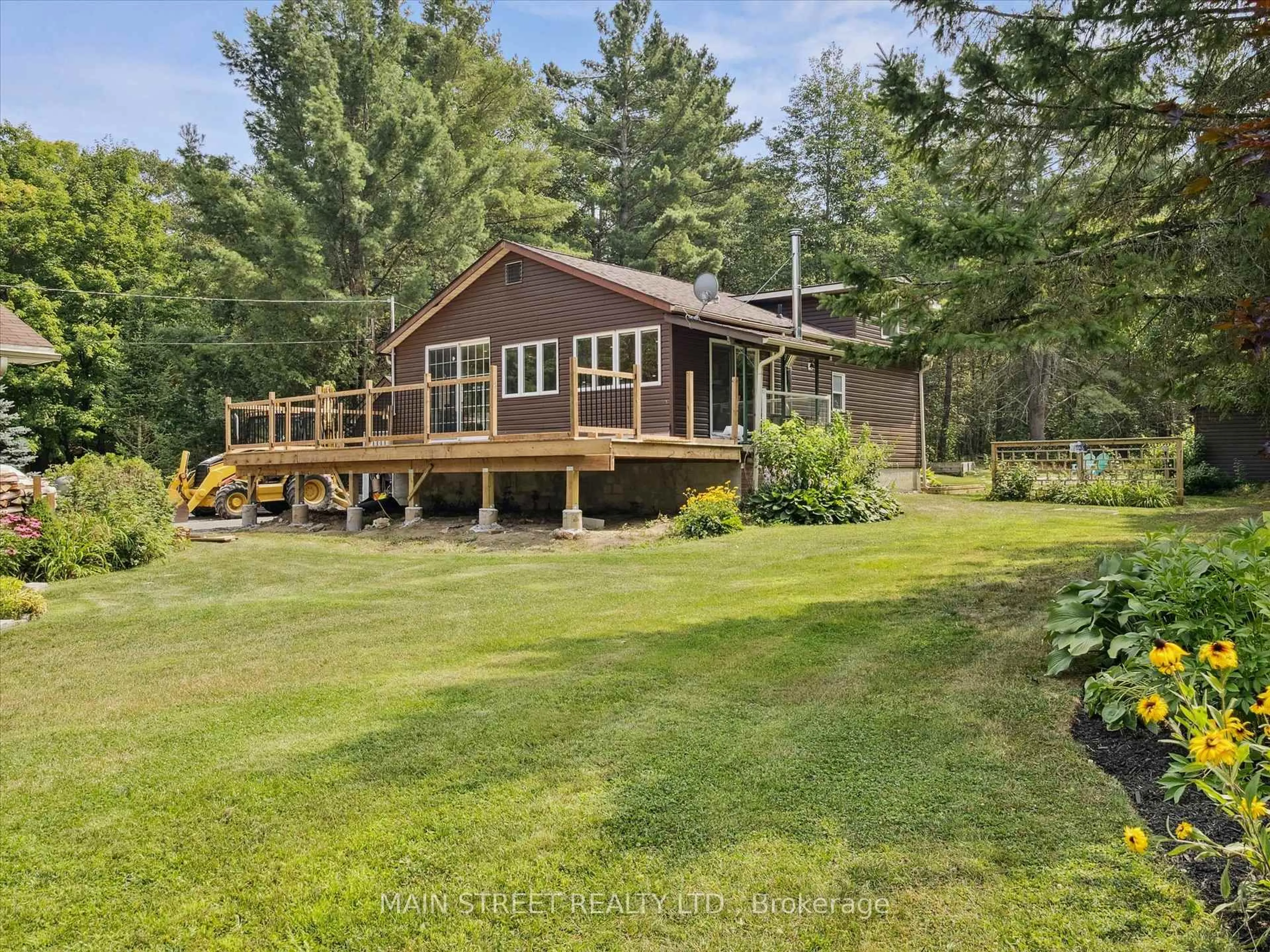 A pic from outside/outdoor area/front of a property/back of a property/a pic from drone, water/lake/river/ocean view for 1183 South Morrison Lake Rd, Gravenhurst Ontario P0E 1G0