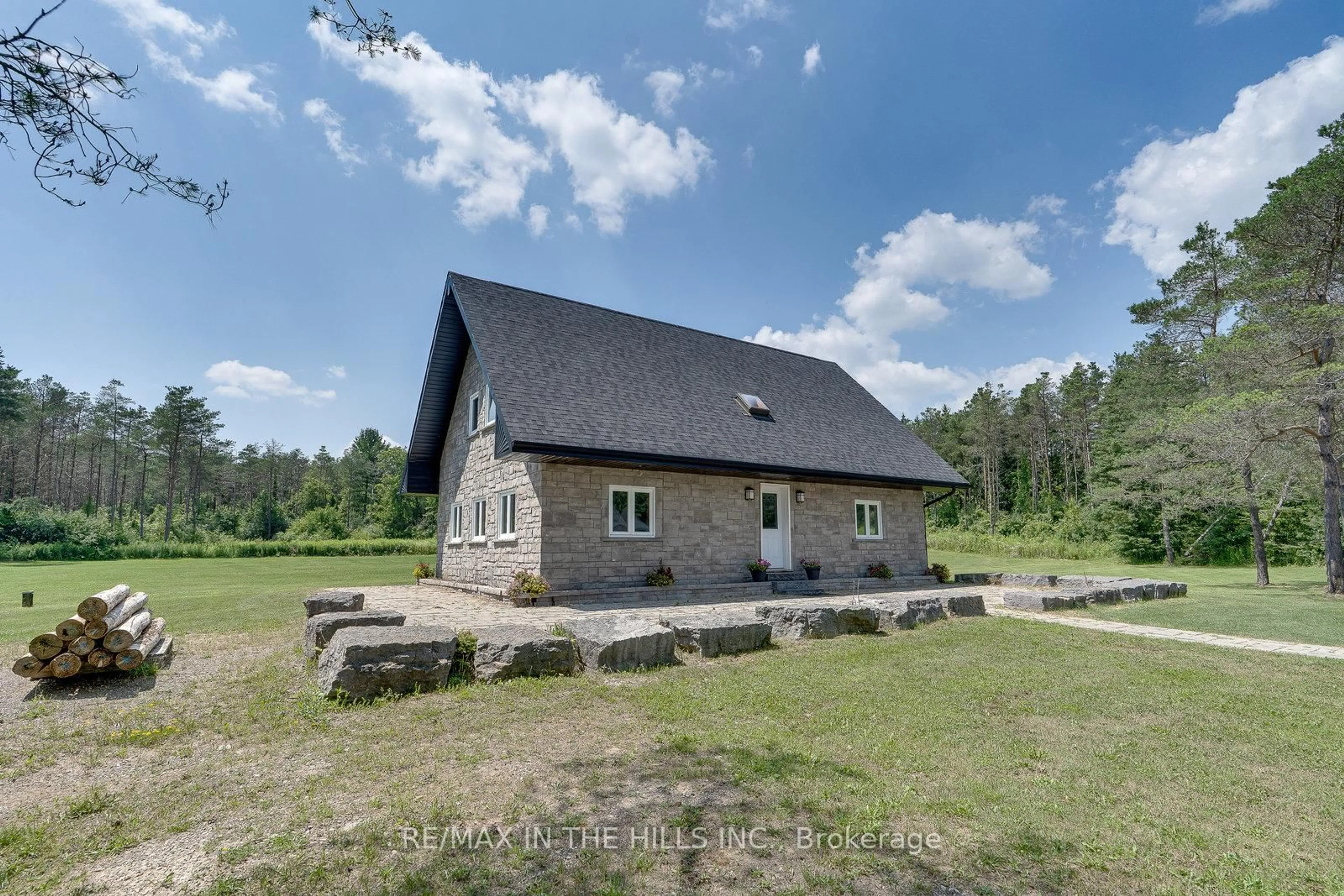 A pic from outside/outdoor area/front of a property/back of a property/a pic from drone, building for 6 Shell Cres, Mono Ontario L9W 6Y2