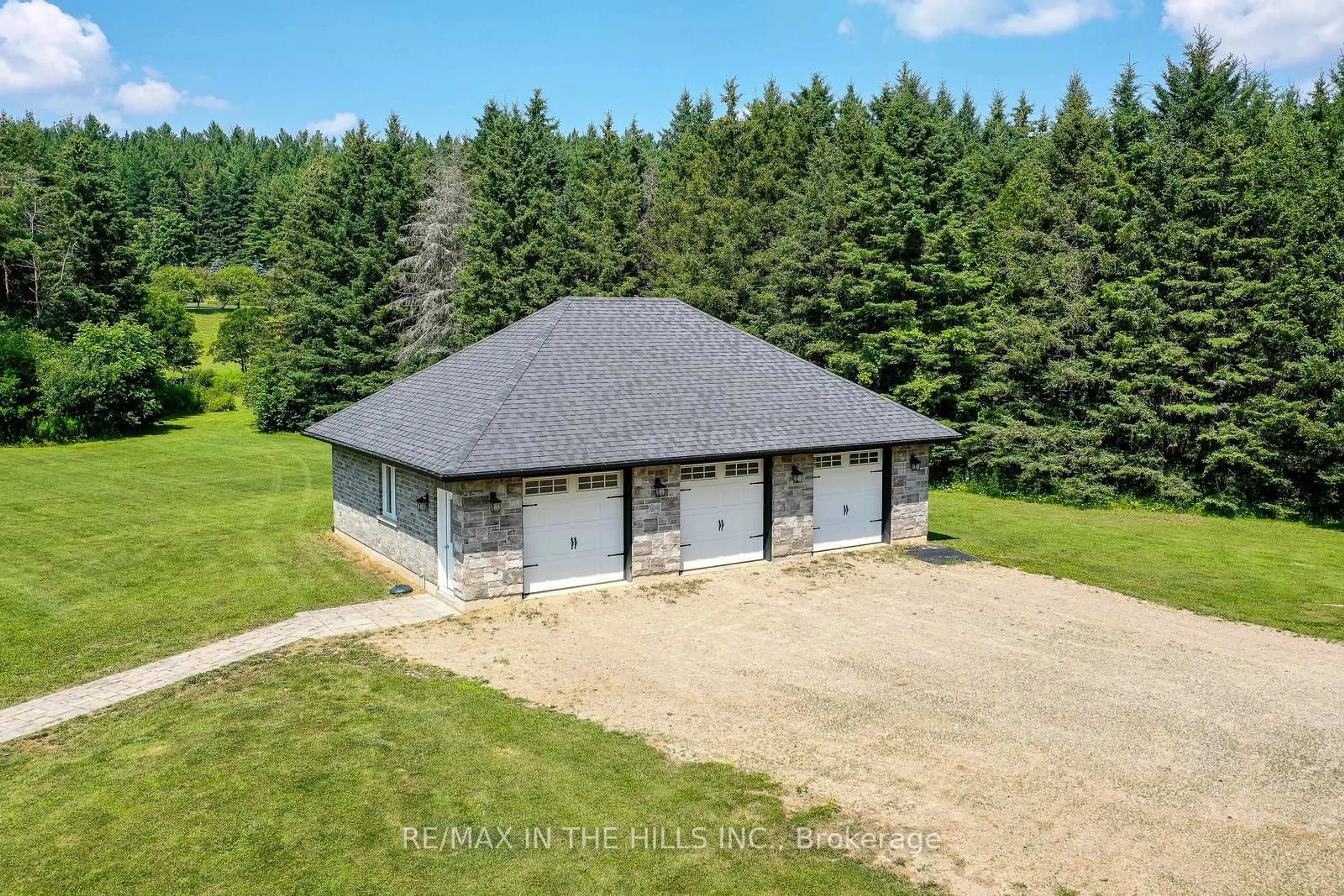 A pic from outside/outdoor area/front of a property/back of a property/a pic from drone, building for 6 Shell Cres, Mono Ontario L9W 6Y2