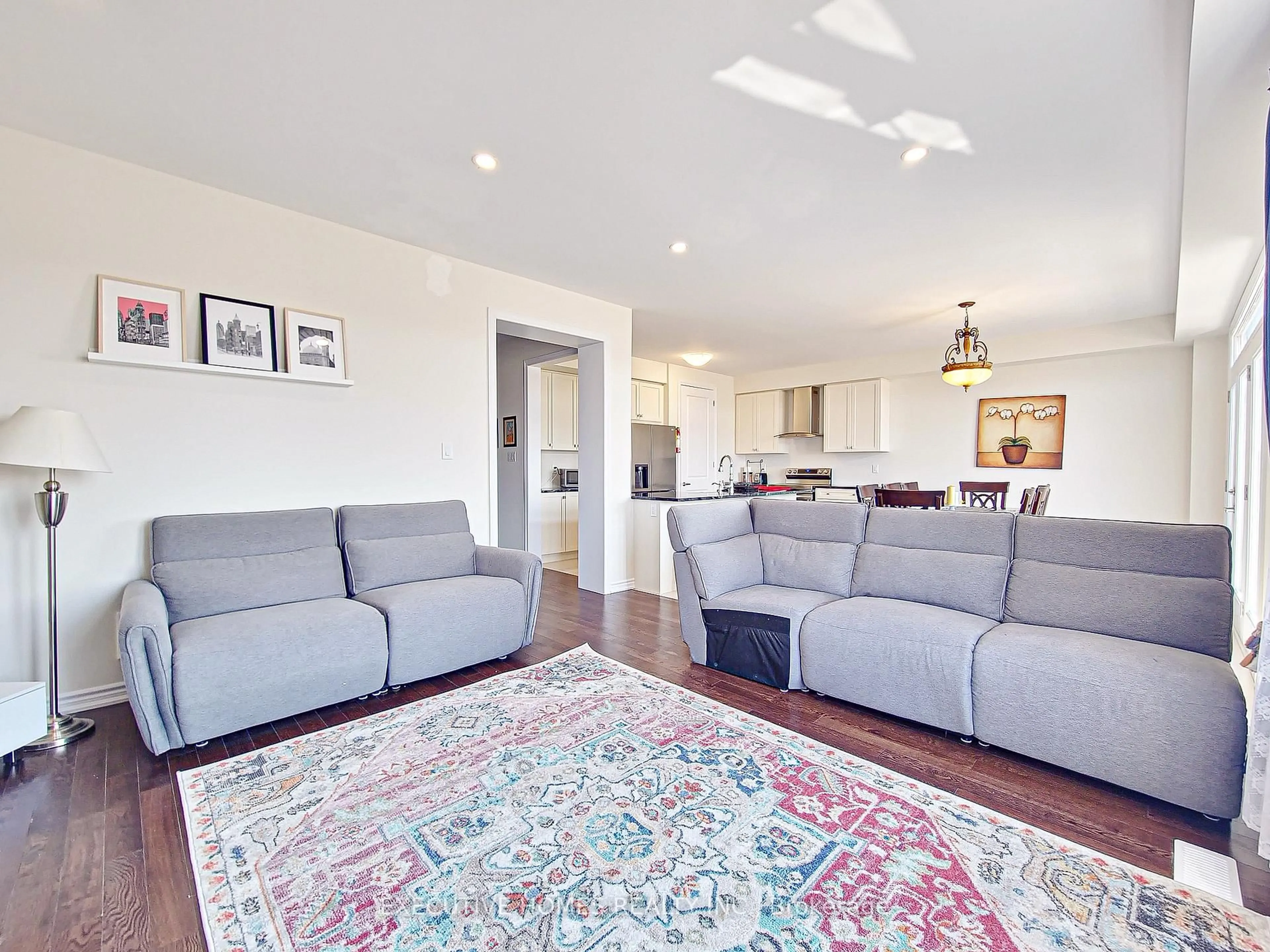 Living room with furniture, unknown for 110 Explorer Way, Thorold Ontario L2V 0K3