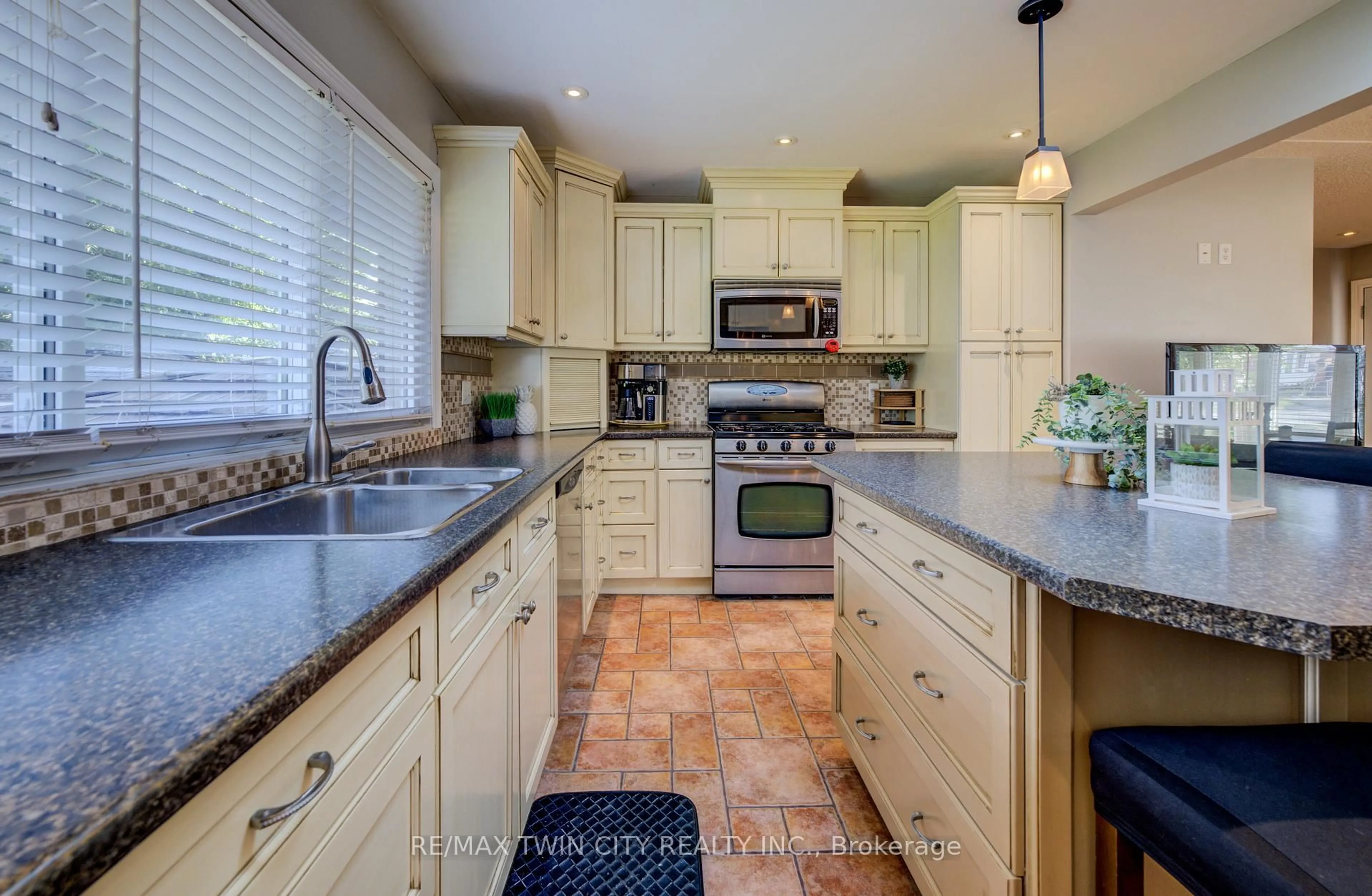 Open concept kitchen, ceramic/tile floor for 111 Pollock Ave, Cambridge Ontario N1R 2B8
