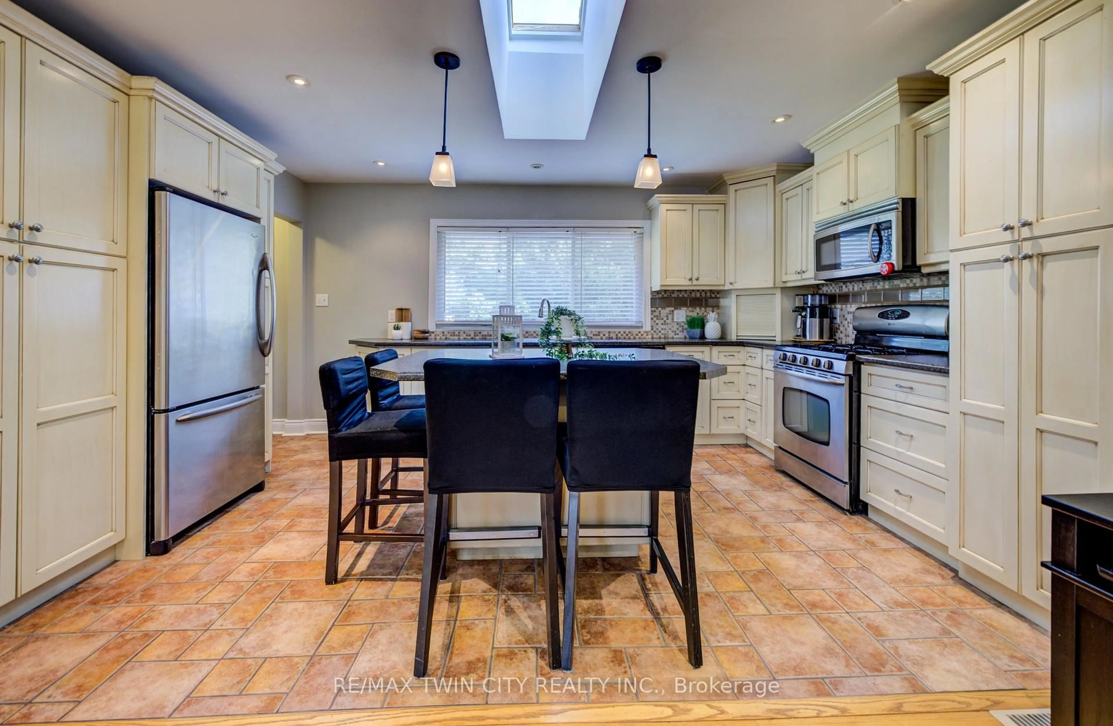 Open concept kitchen, ceramic/tile floor for 111 Pollock Ave, Cambridge Ontario N1R 2B8