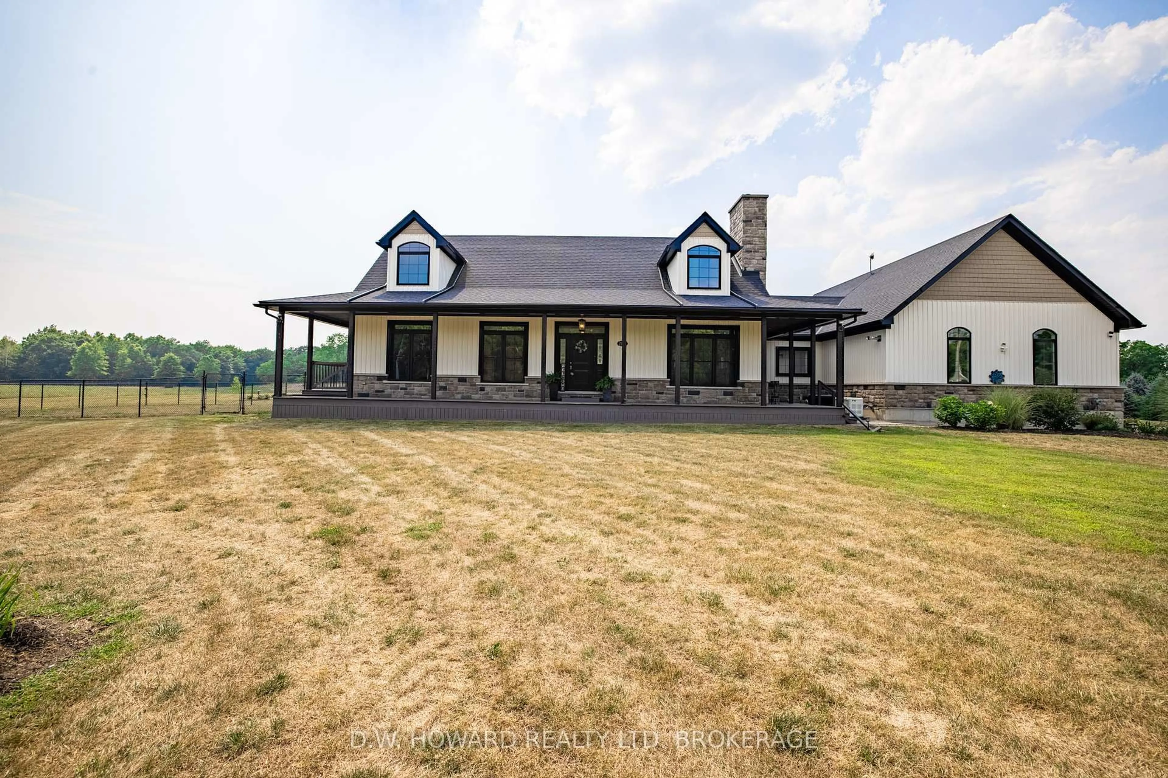 A pic from outside/outdoor area/front of a property/back of a property/a pic from drone, building for 1599 Teal Rd, Fort Erie Ontario L0S 1N0