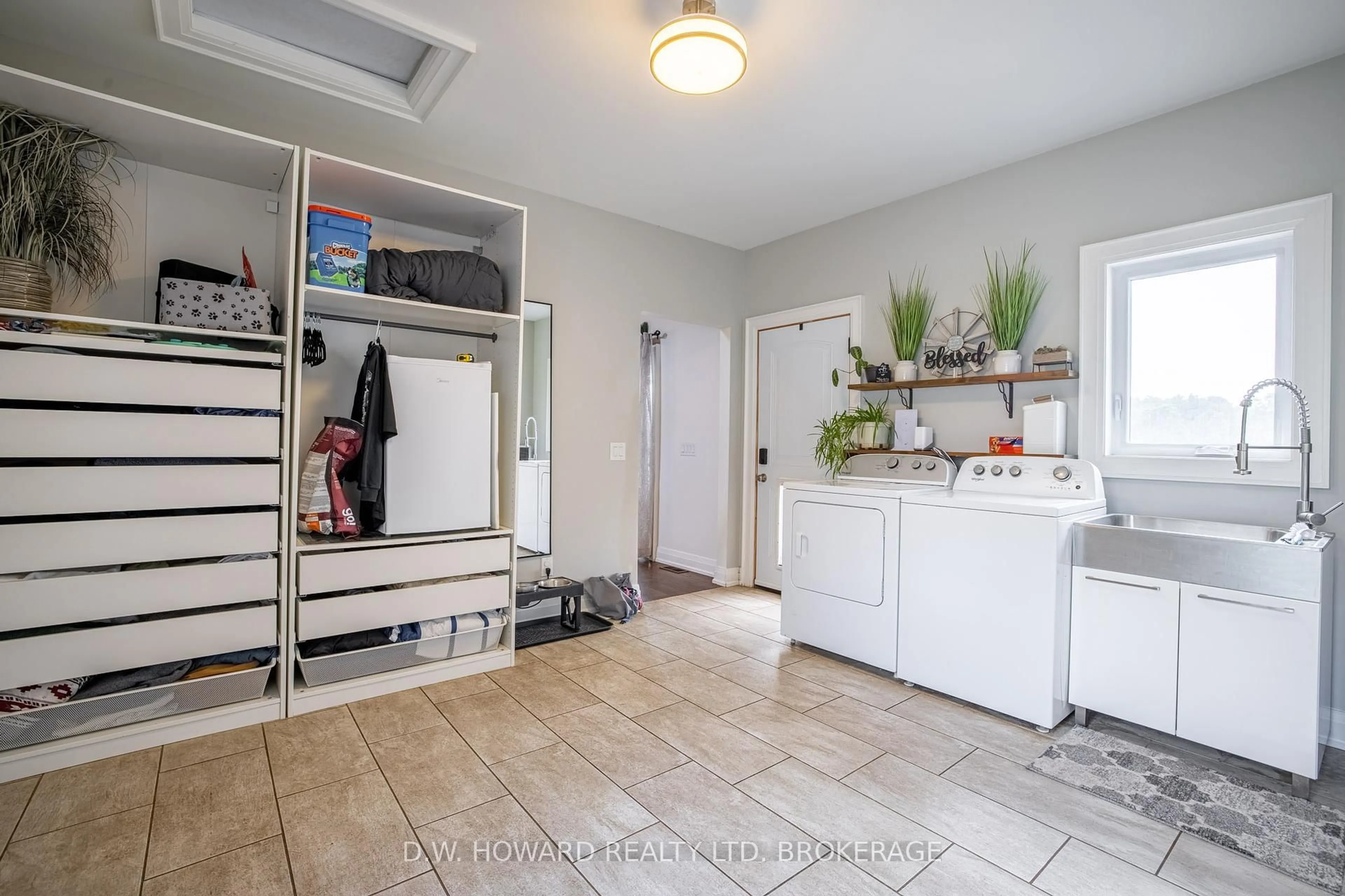 Laundry room for 1599 Teal Rd, Fort Erie Ontario L0S 1N0