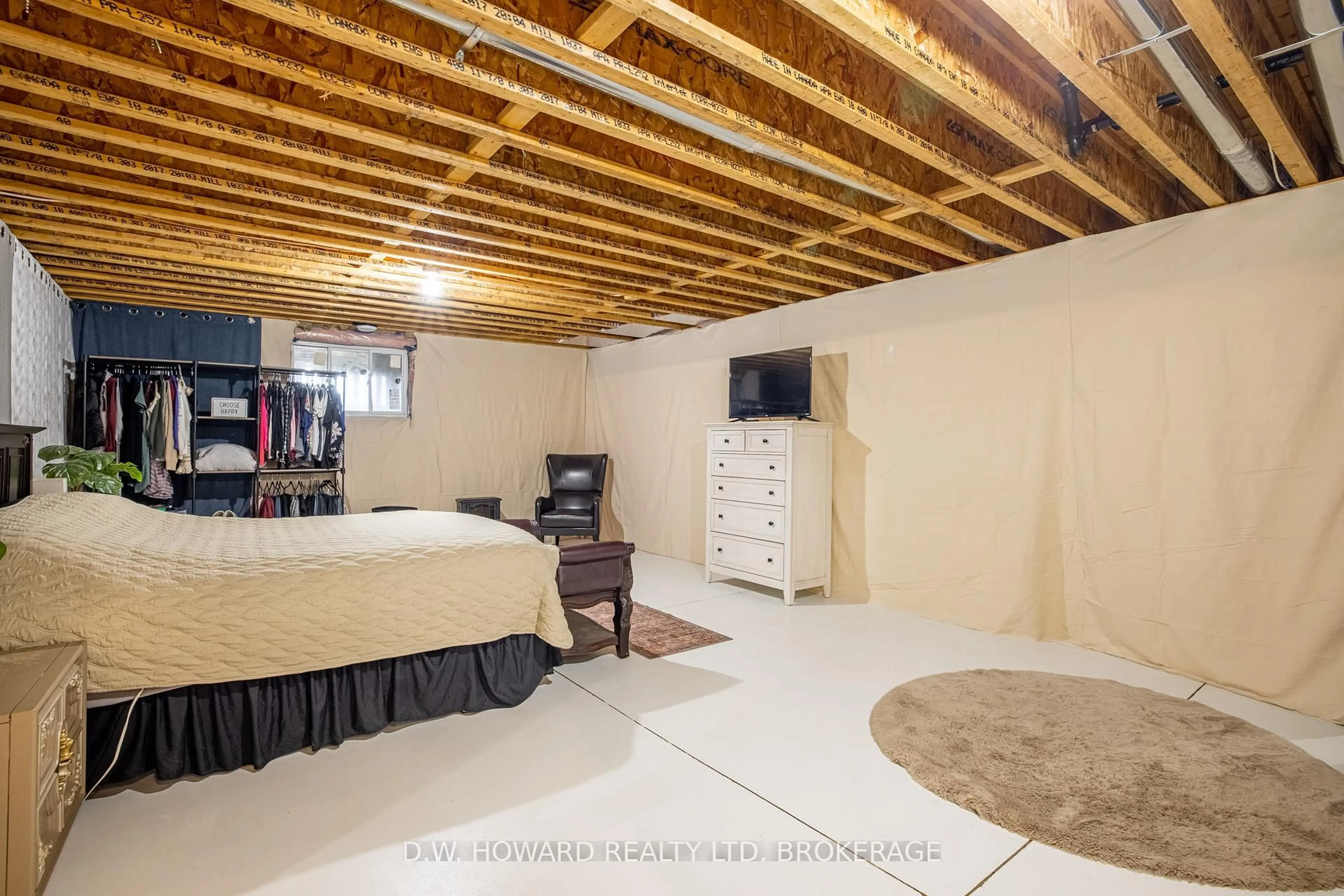 A pic of a room for 1599 Teal Rd, Fort Erie Ontario L0S 1N0