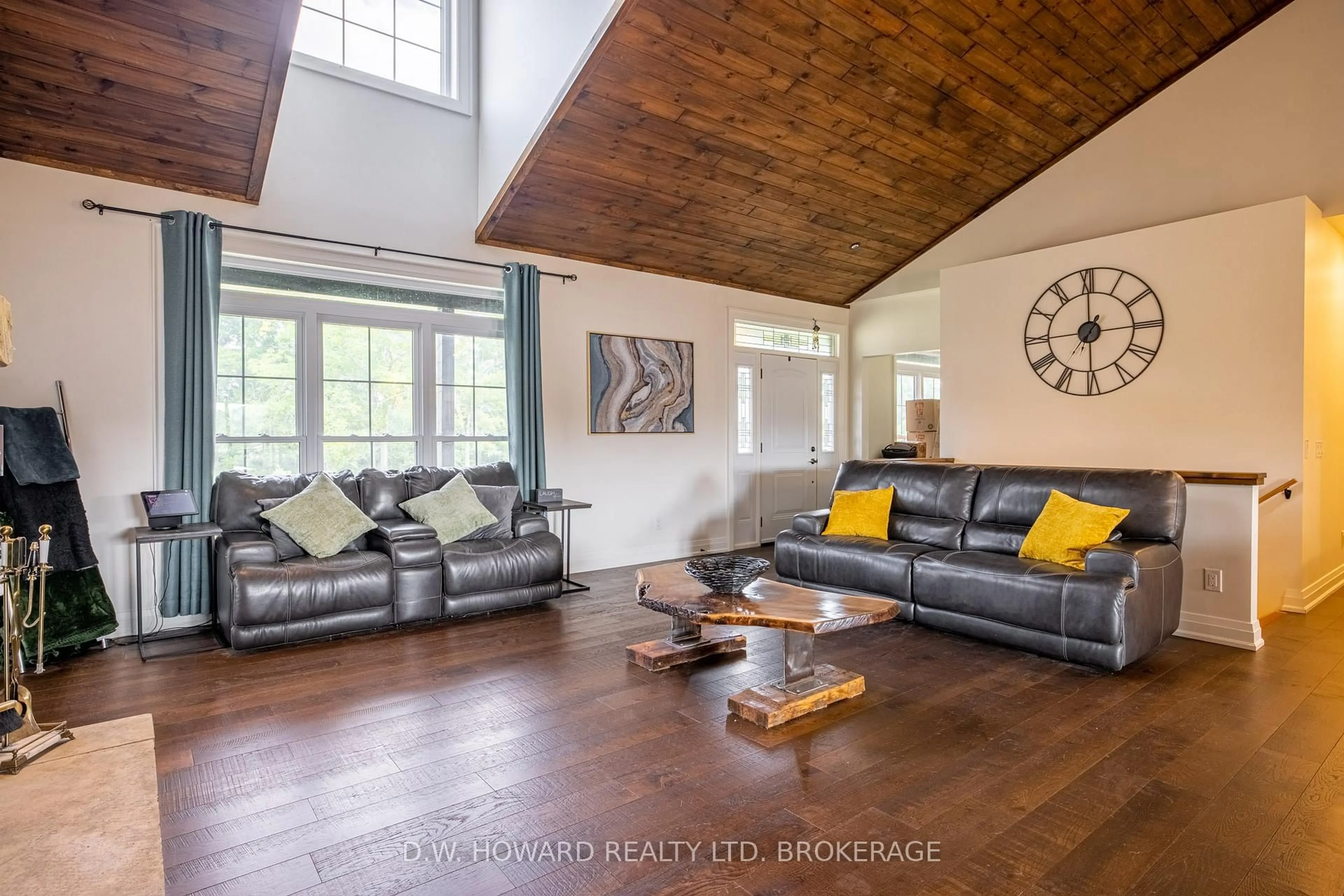 Living room with furniture, wood/laminate floor for 1599 Teal Rd, Fort Erie Ontario L0S 1N0