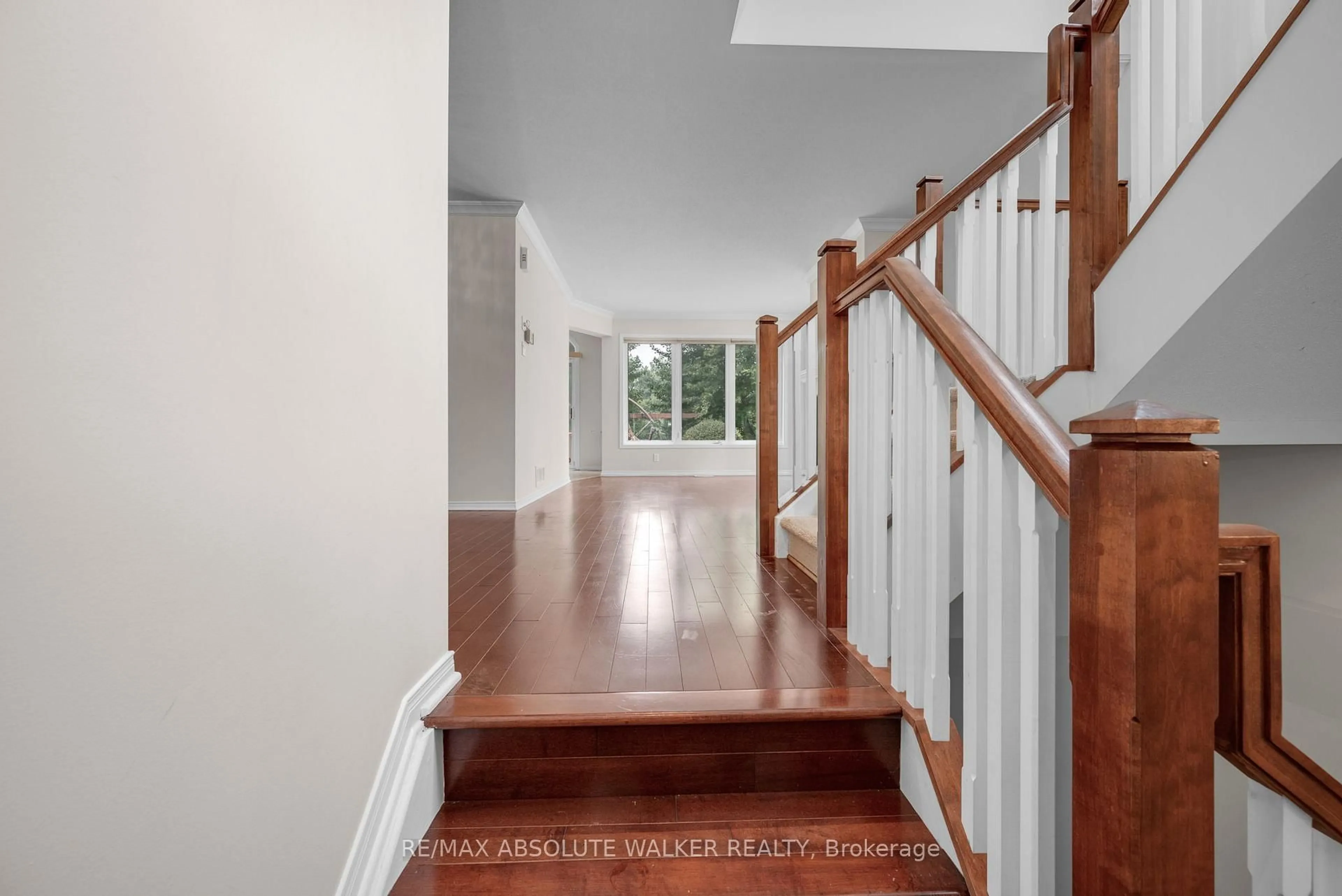 Unknown for 124 Forestcrest St, Ottawa Ontario K1C 7R3