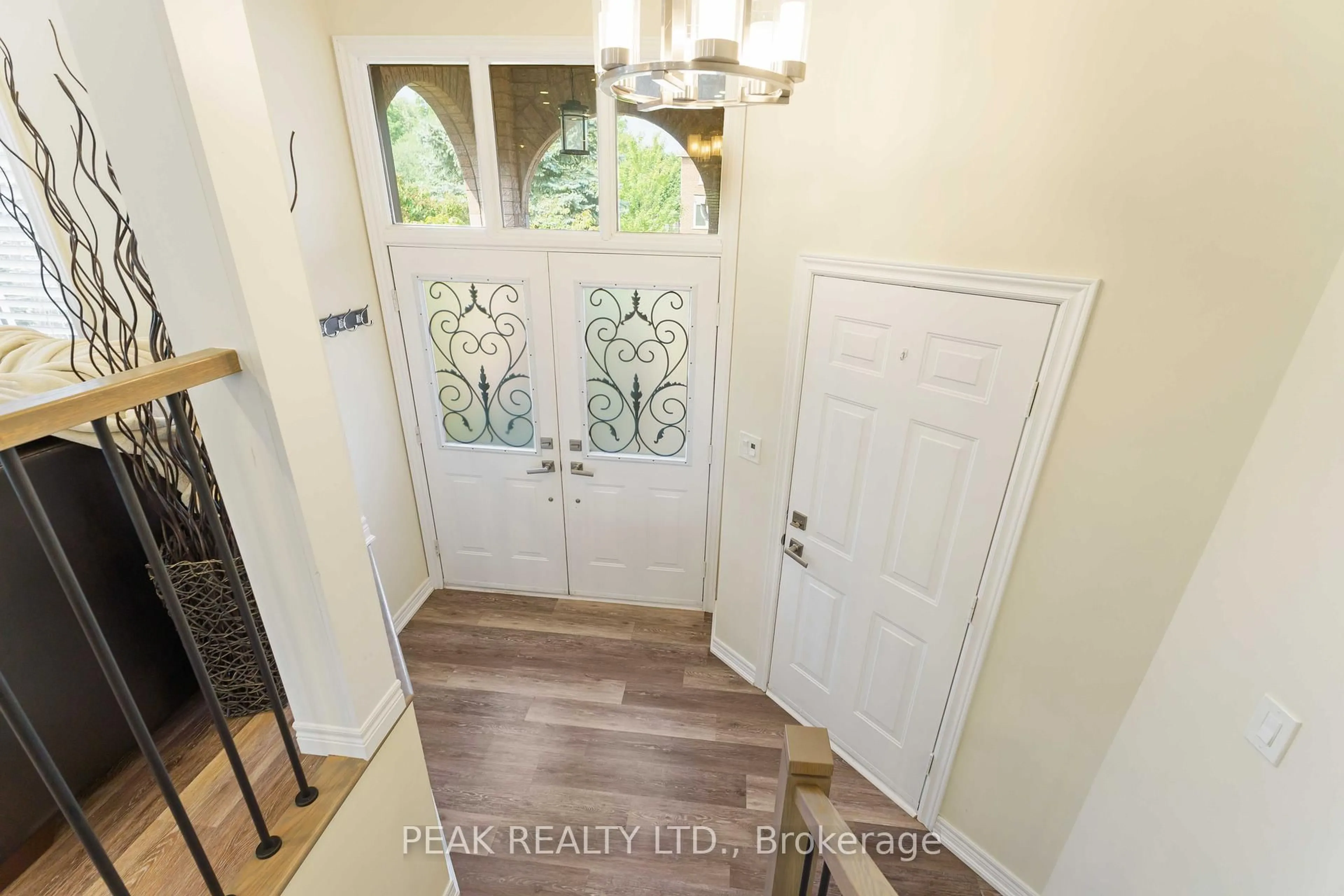 Indoor entryway for 4319 Arejay Ave, Lincoln Ontario L3J 0P7