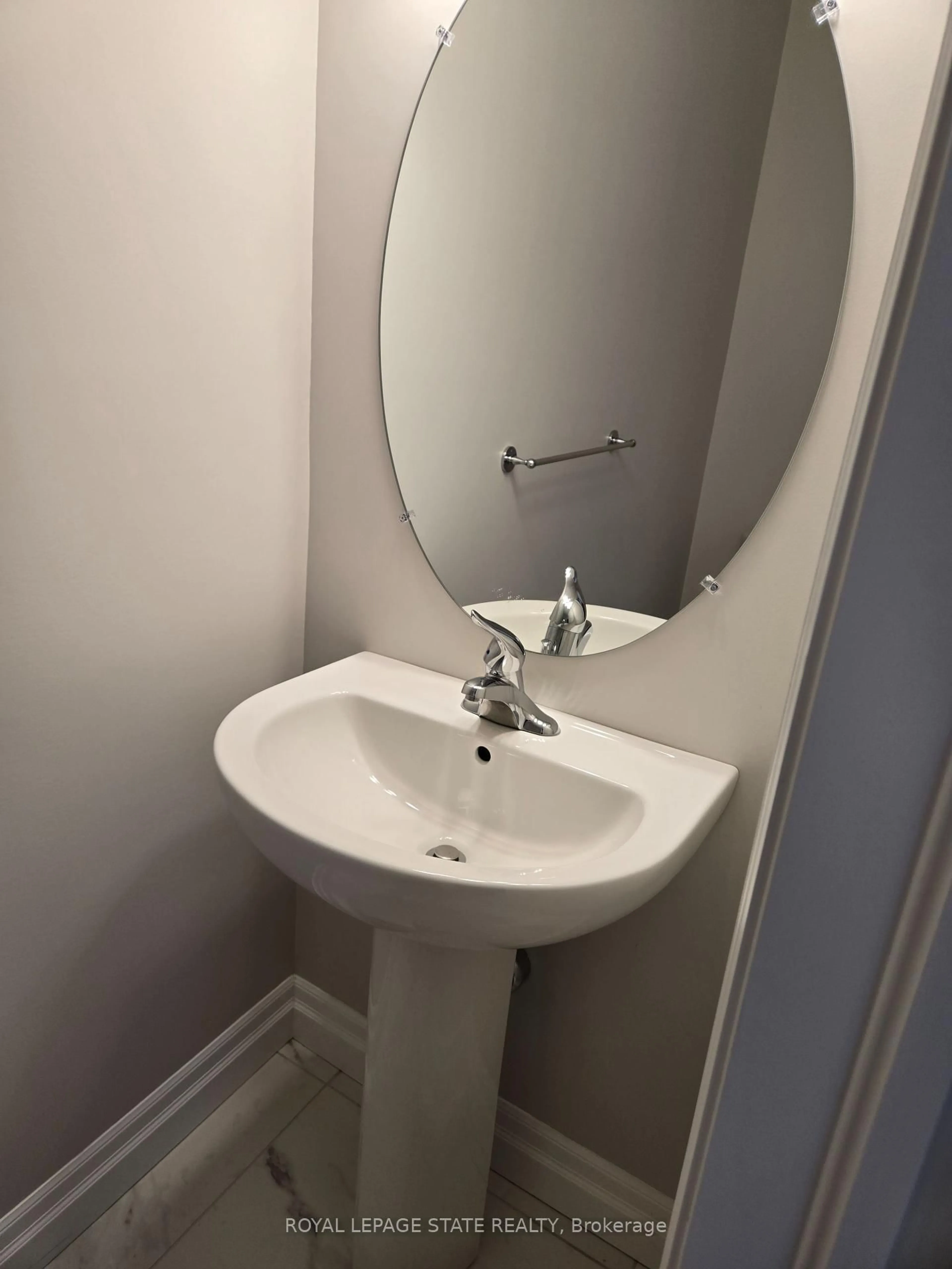 Standard bathroom, floor is not visible for 15 Dunning Way, St. Thomas Ontario N5R 0P7