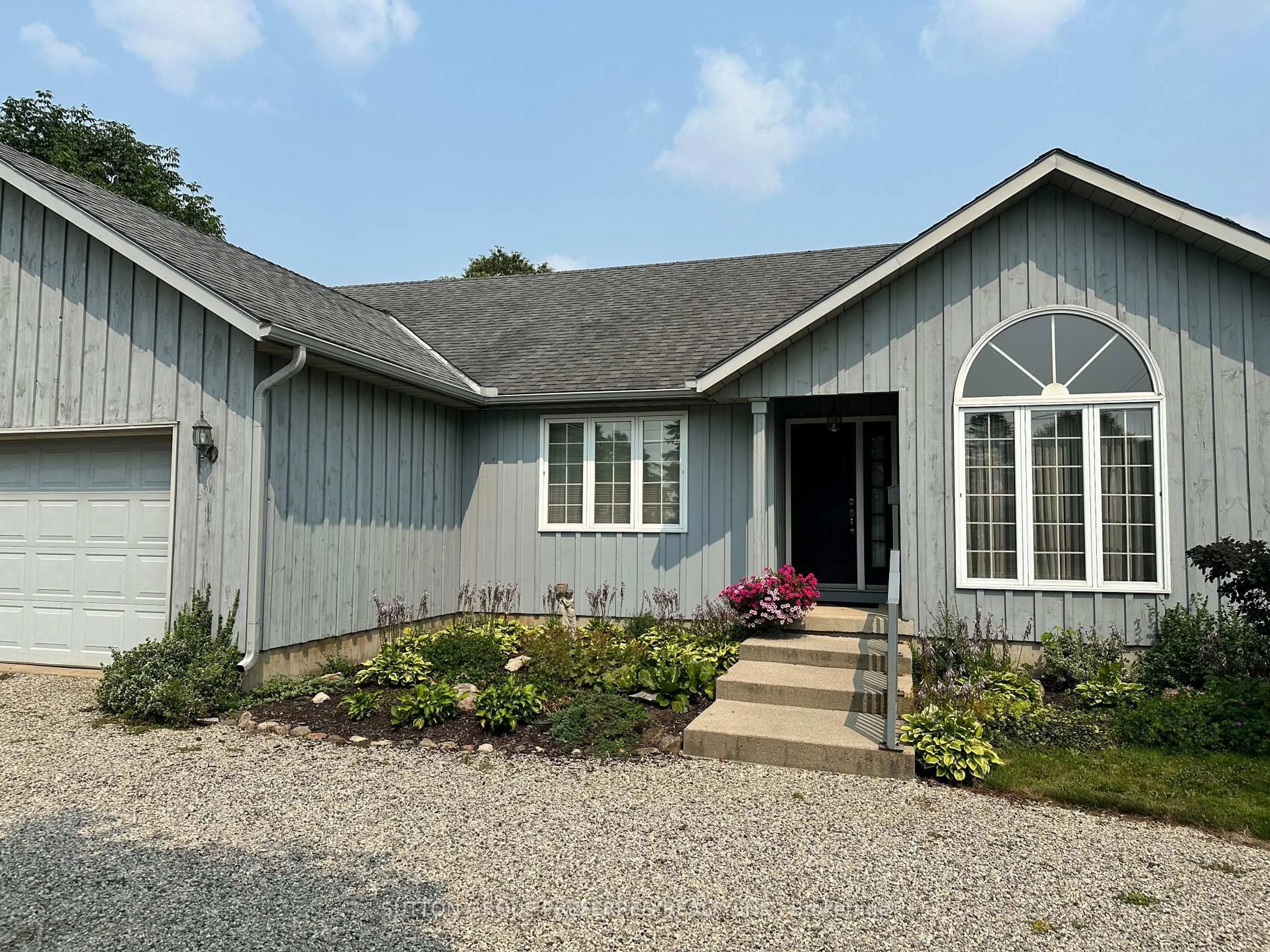 Home with vinyl exterior material, unknown for 174 Quarter Town Line, Tillsonburg Ontario N4G 4E1