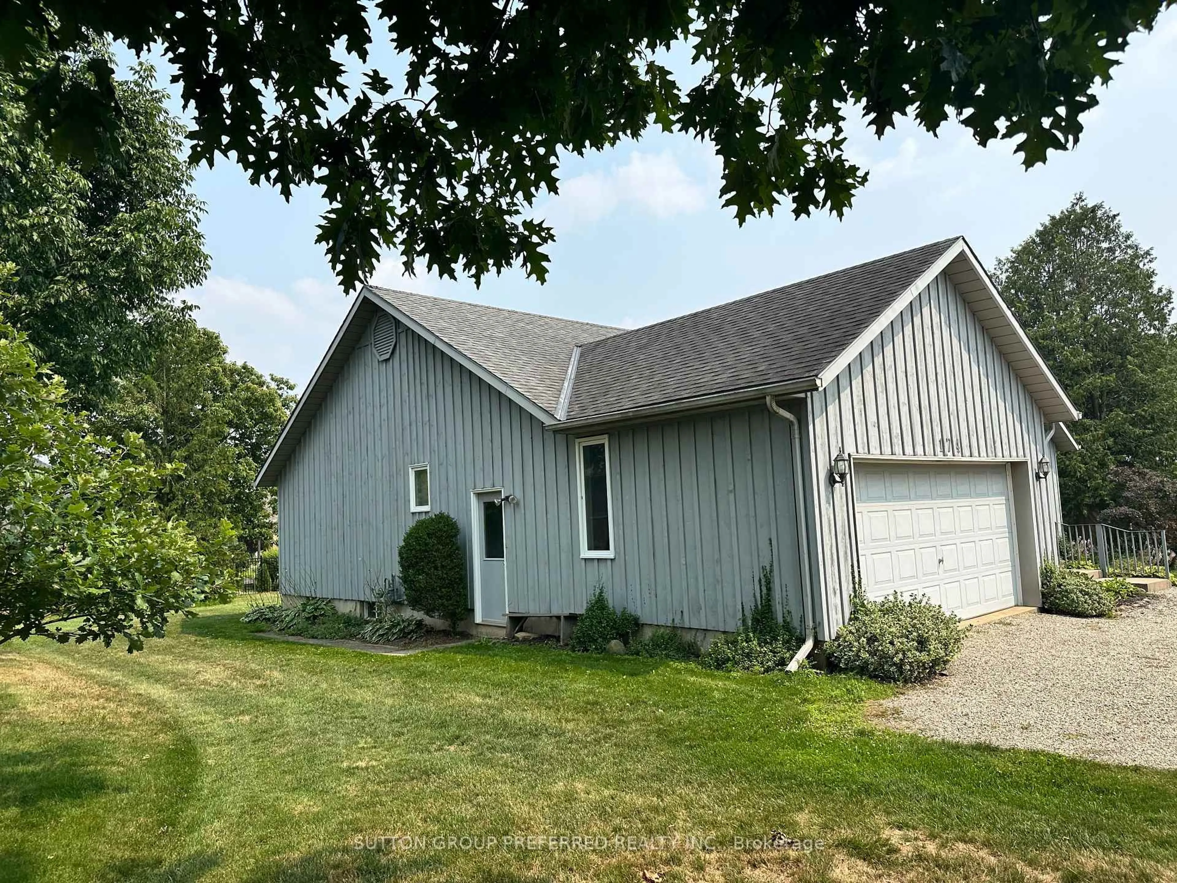 Home with vinyl exterior material, unknown for 174 Quarter Town Line, Tillsonburg Ontario N4G 4E1