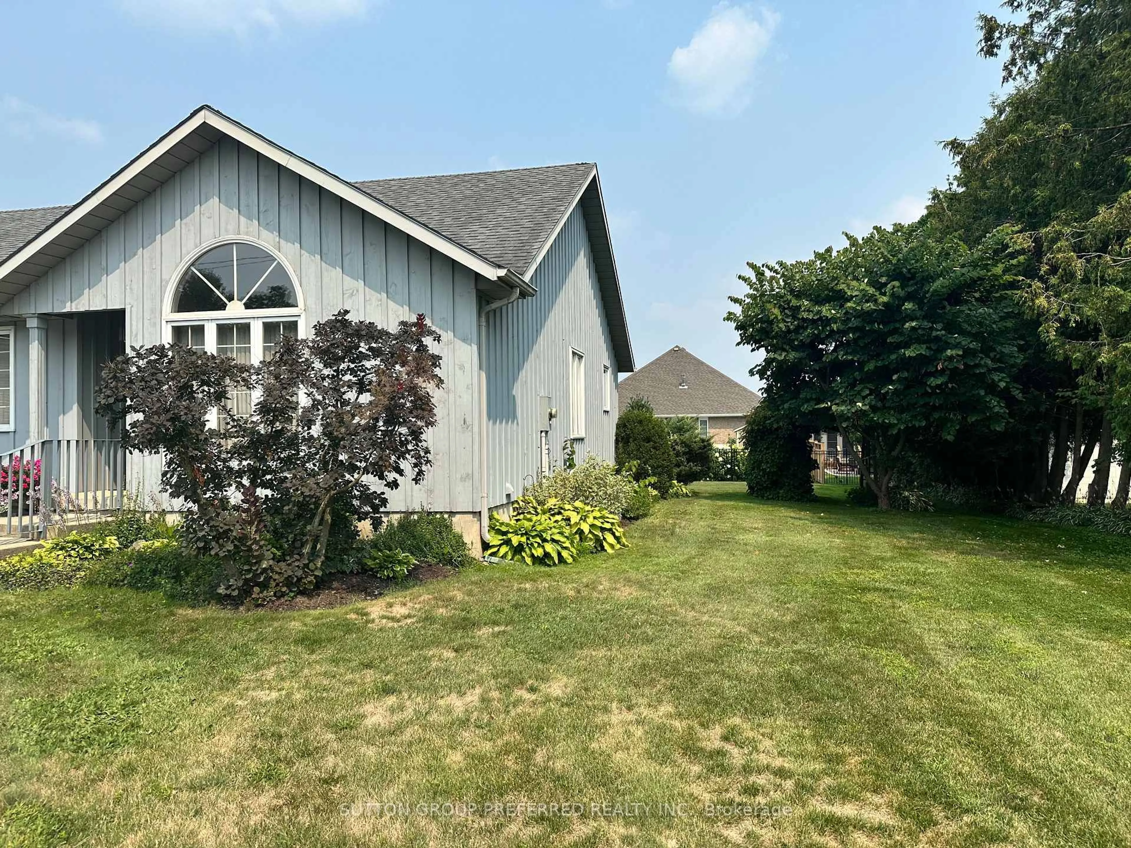 A pic from outside/outdoor area/front of a property/back of a property/a pic from drone, unknown for 174 Quarter Town Line, Tillsonburg Ontario N4G 4E1