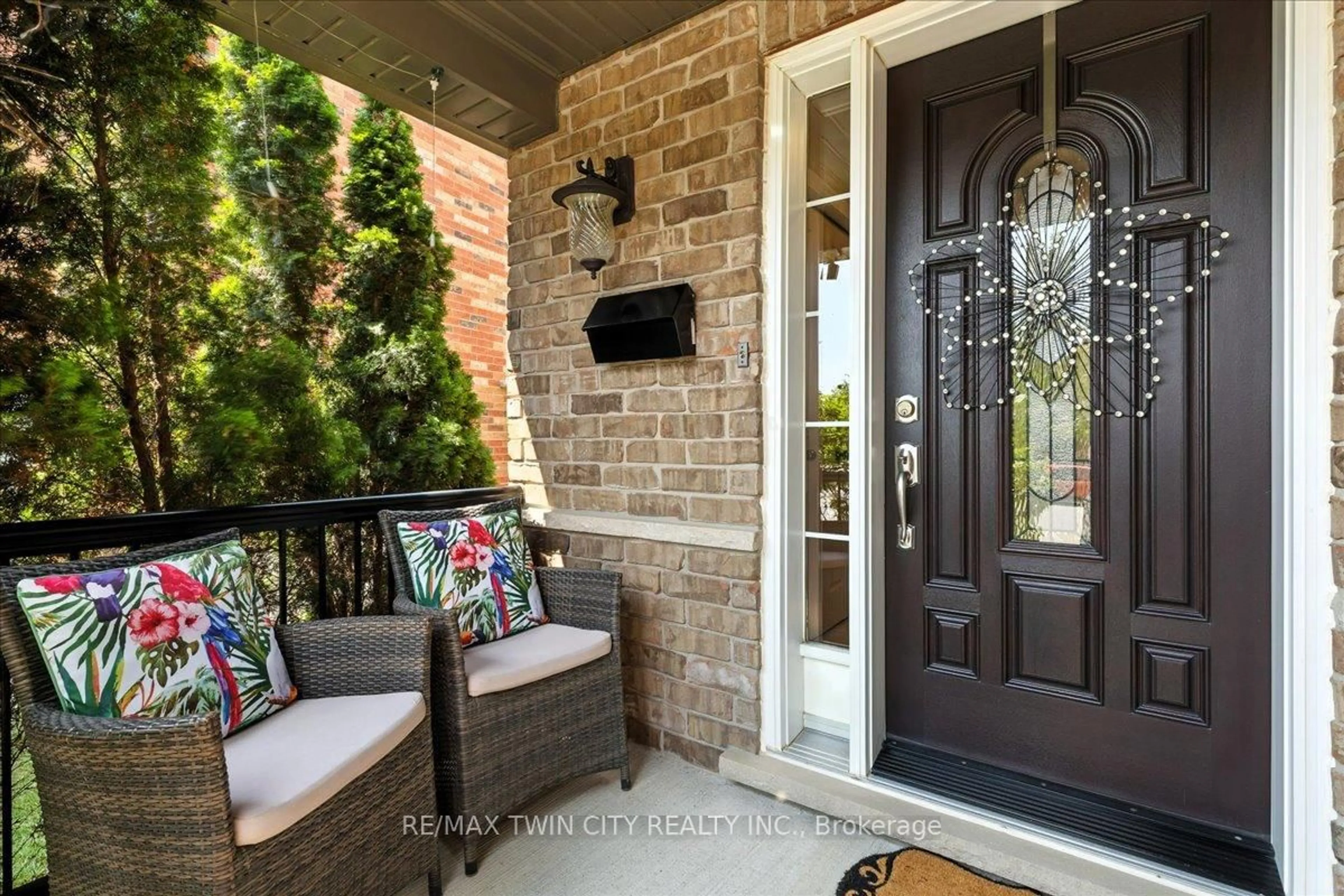 Indoor entryway for 118 Banffshire St, Kitchener Ontario N2R 1X1
