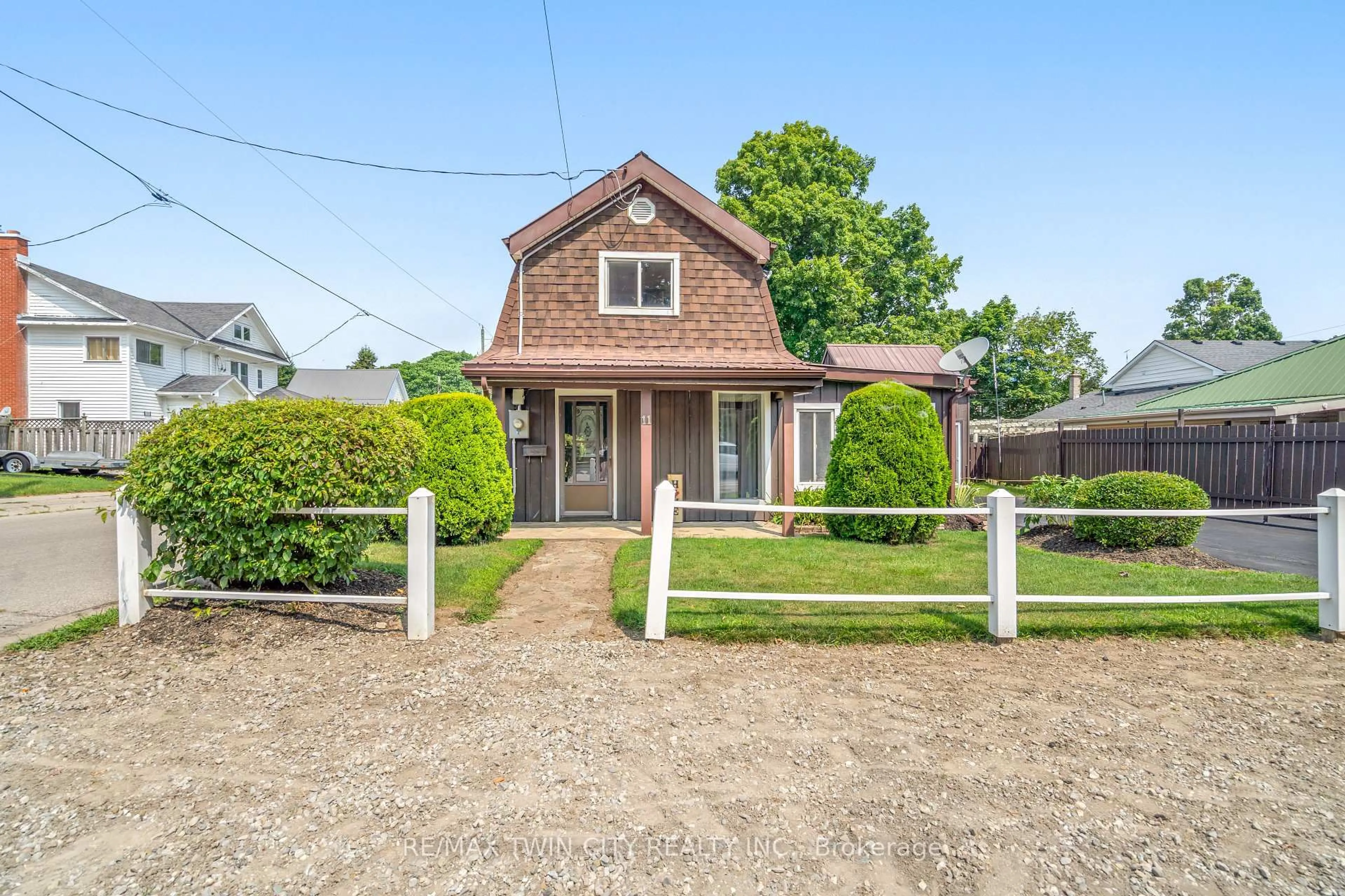 A pic from outside/outdoor area/front of a property/back of a property/a pic from drone, street for 11 West Church St, Norfolk Ontario N0E 1Y0