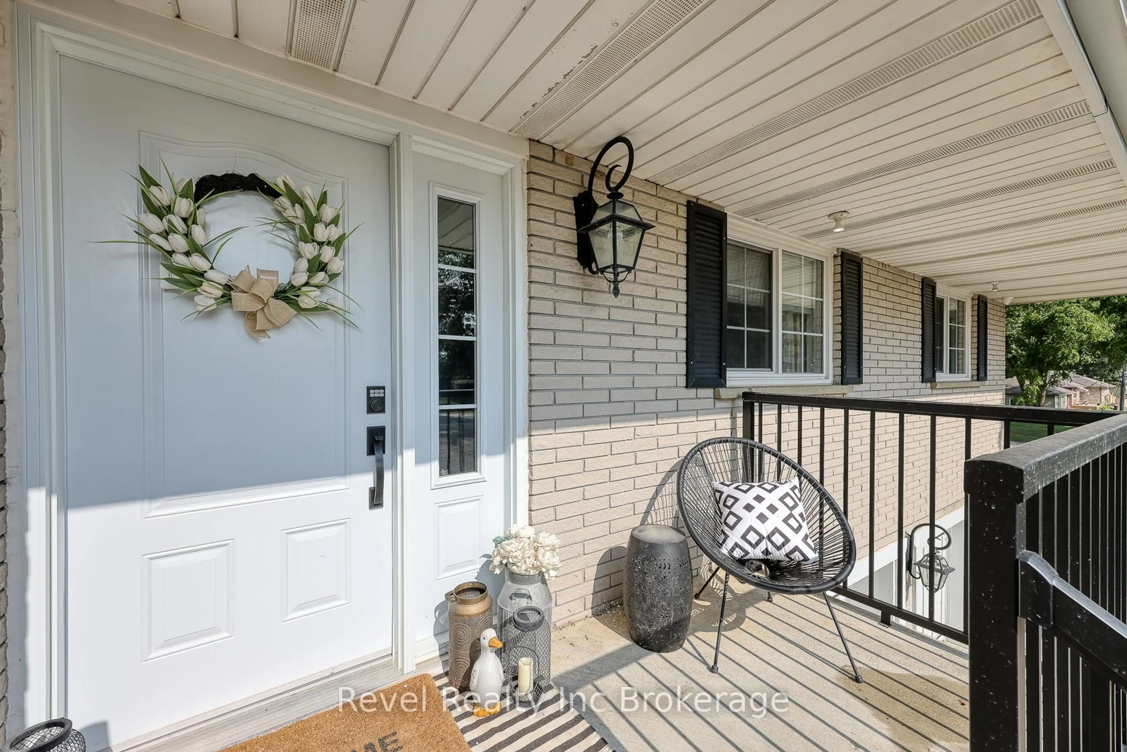Indoor entryway for 595480 59 Highway, East Zorra-Tavistock Ontario N4S 7W1