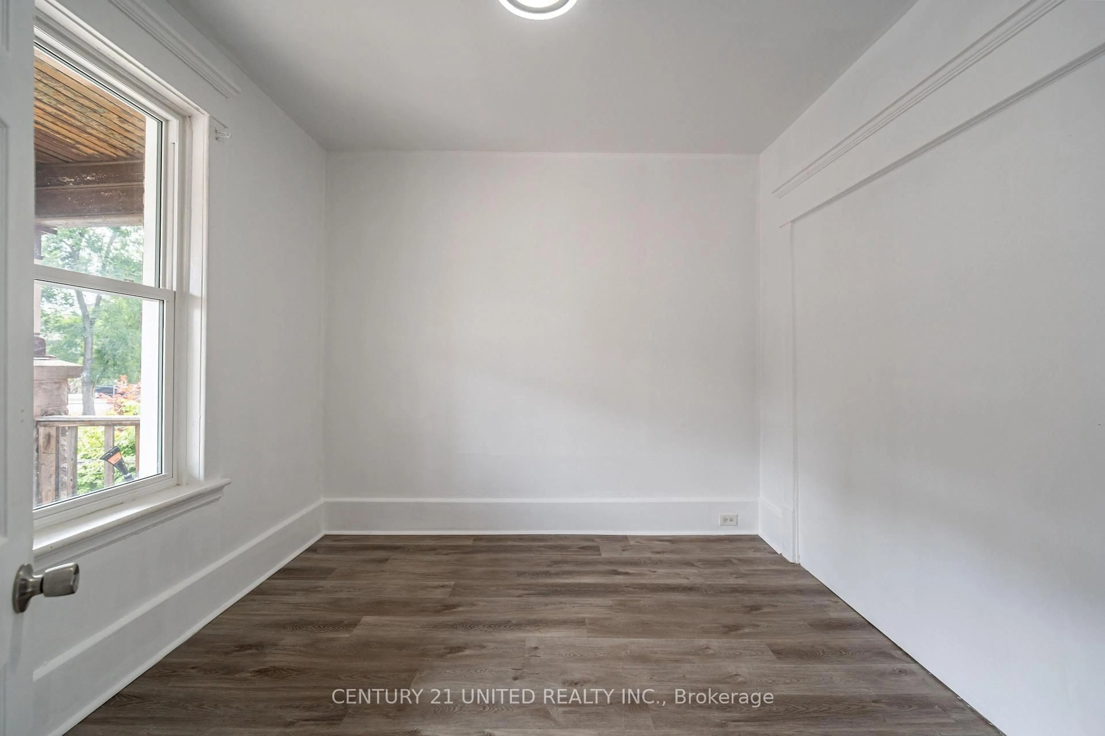 A pic of a room for 276 Dalhousie St, Peterborough Central Ontario K9J 2M4