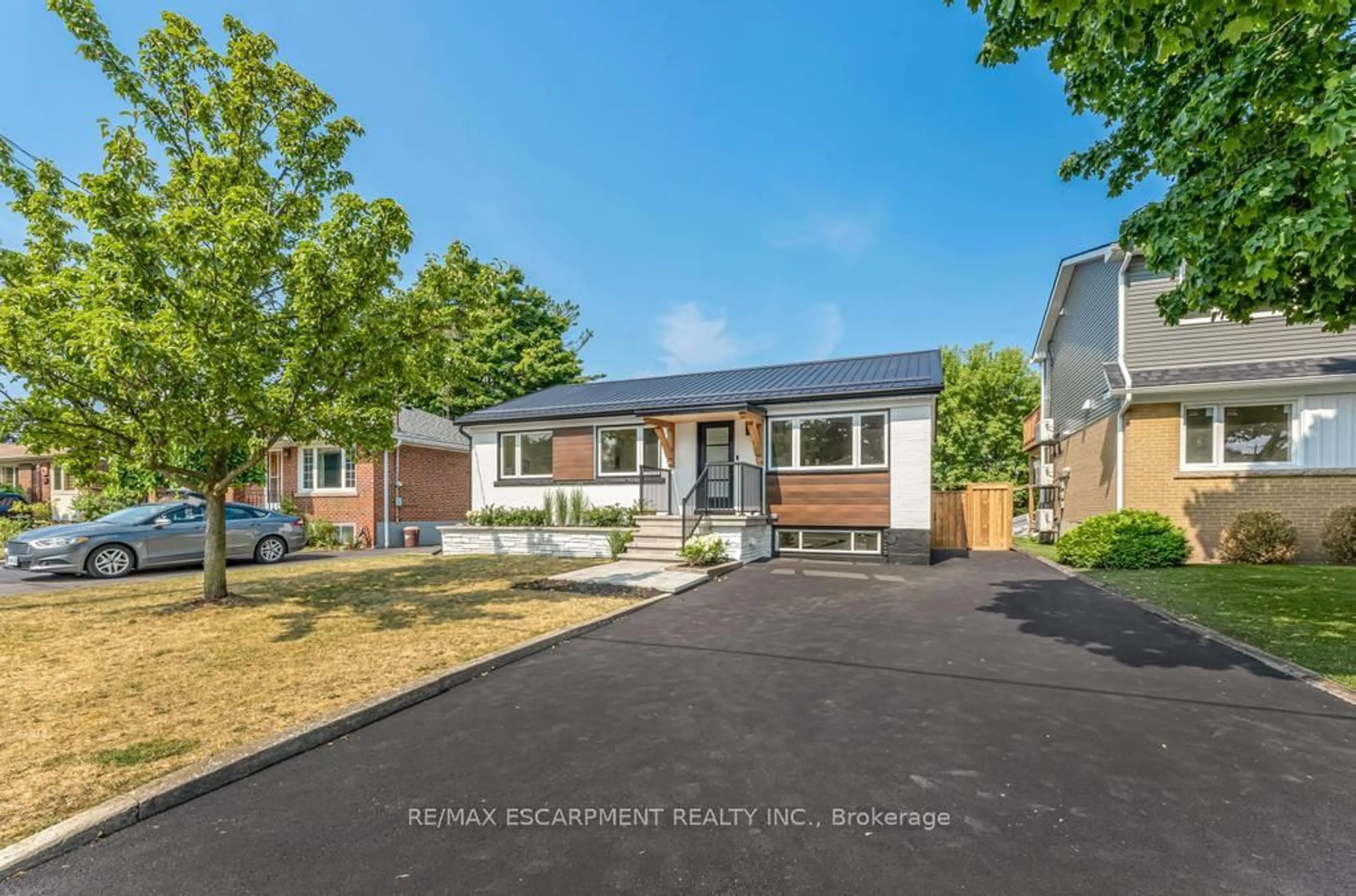 Unknown for 48 Ferrara St, Hamilton Ontario L8T 4C4