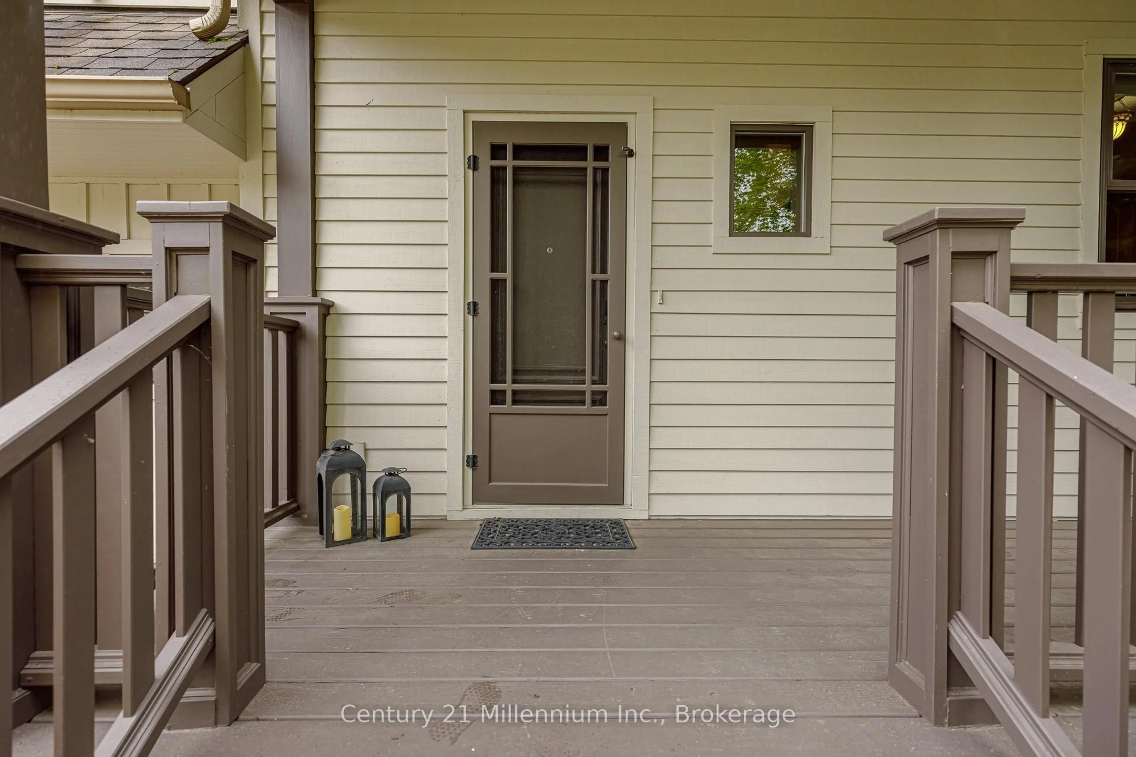 Indoor entryway for 159 Snowbridge Way, Blue Mountains Ontario L9Y 0V1