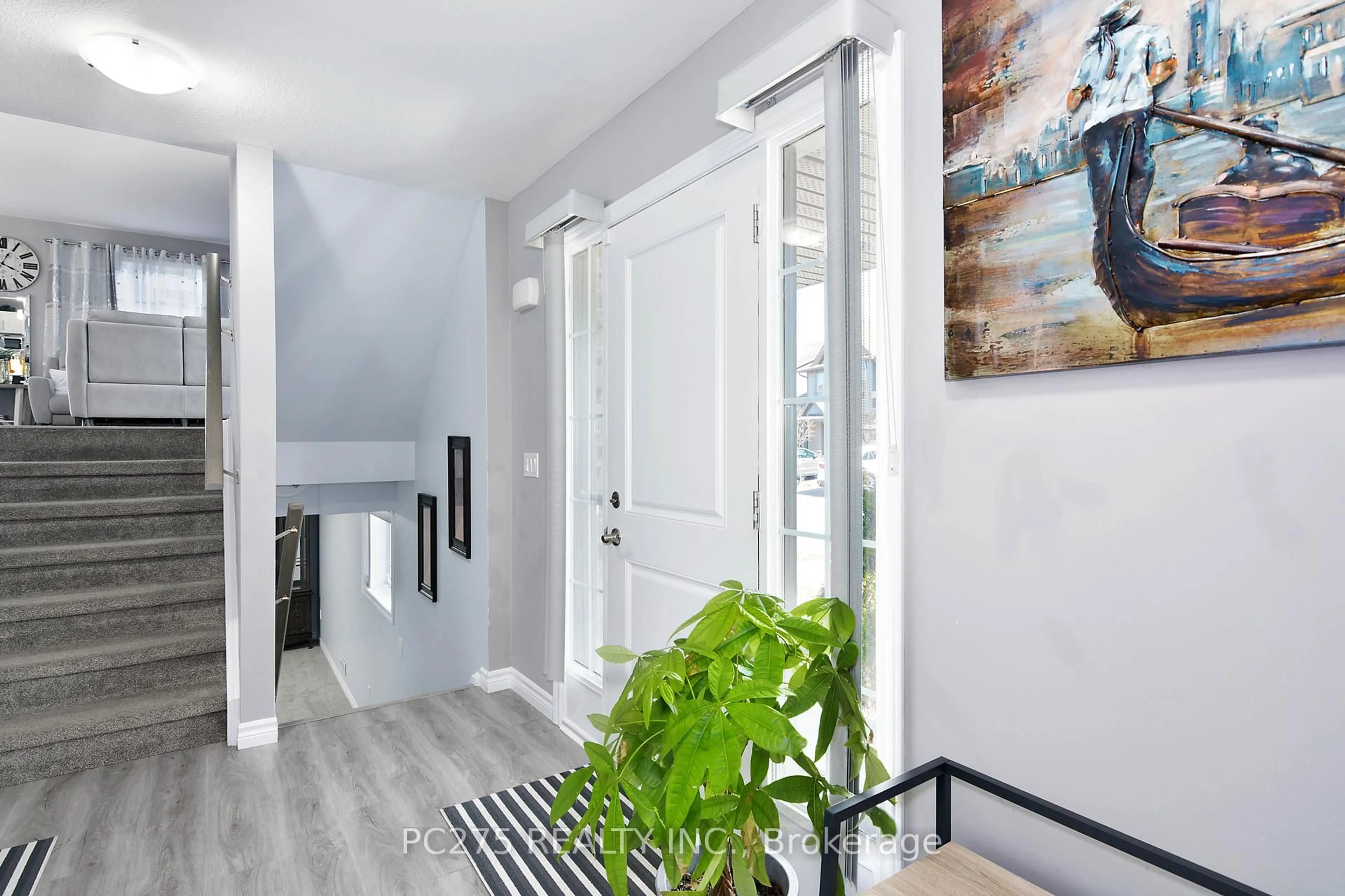 Indoor entryway for 3400 CASTLE ROCK Pl #41, London South Ontario N6L 0E4