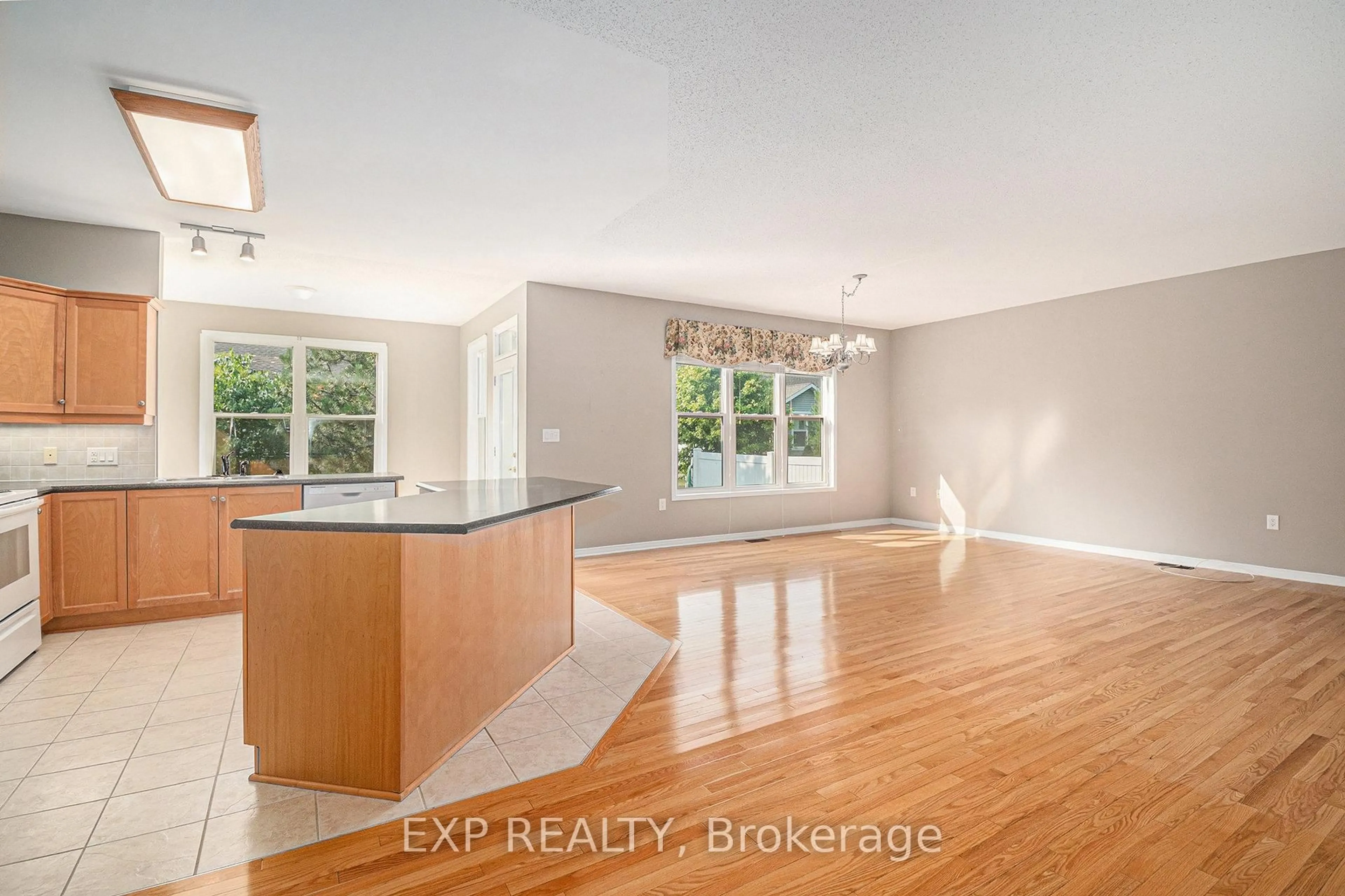 Open concept kitchen, unknown for 652 COUNTRY TRAIL Private, Carlsbad Springs Ontario K0A 1K0
