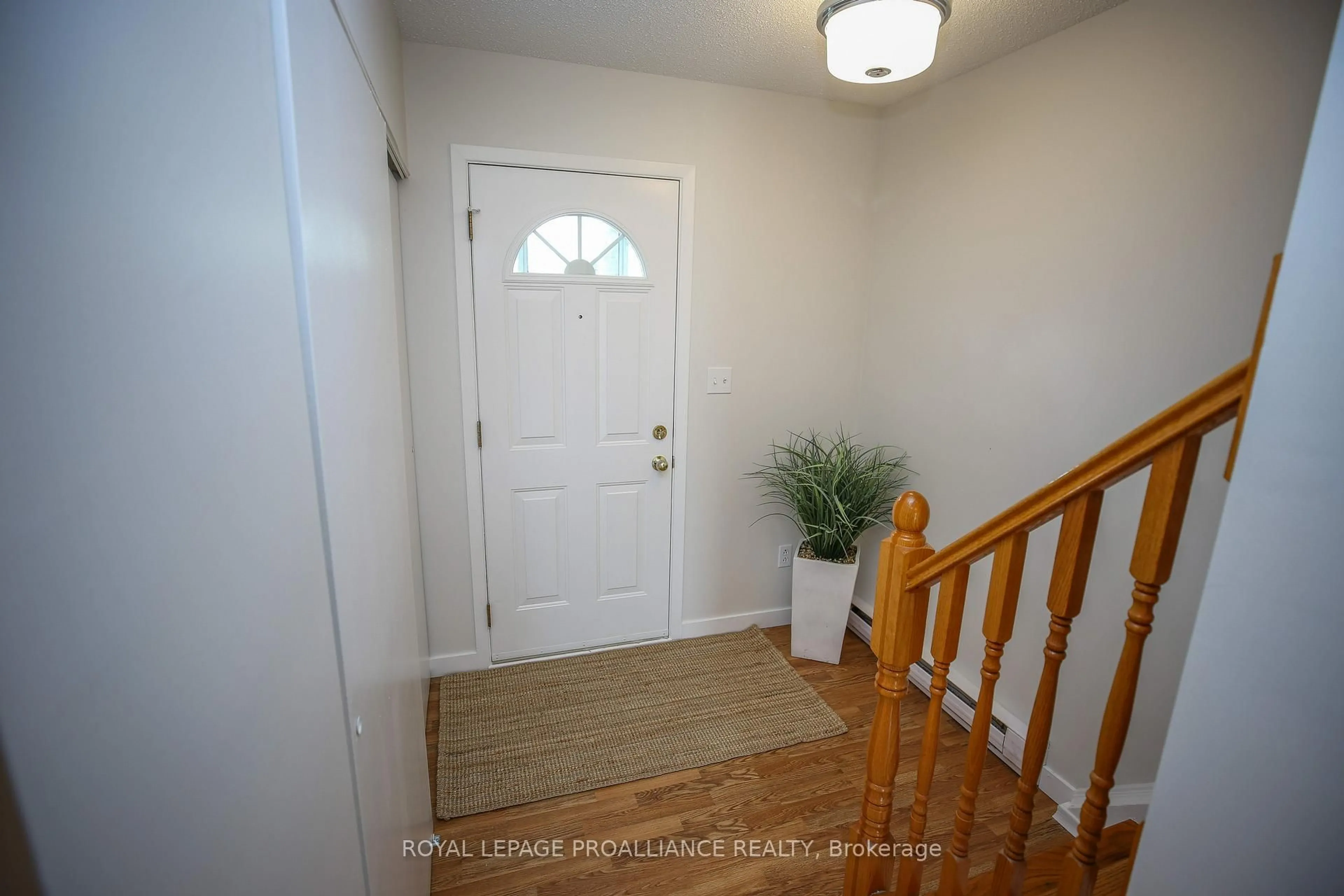 Indoor entryway for 1271 Millwood Ave #7, Brockville Ontario K6V 6J4