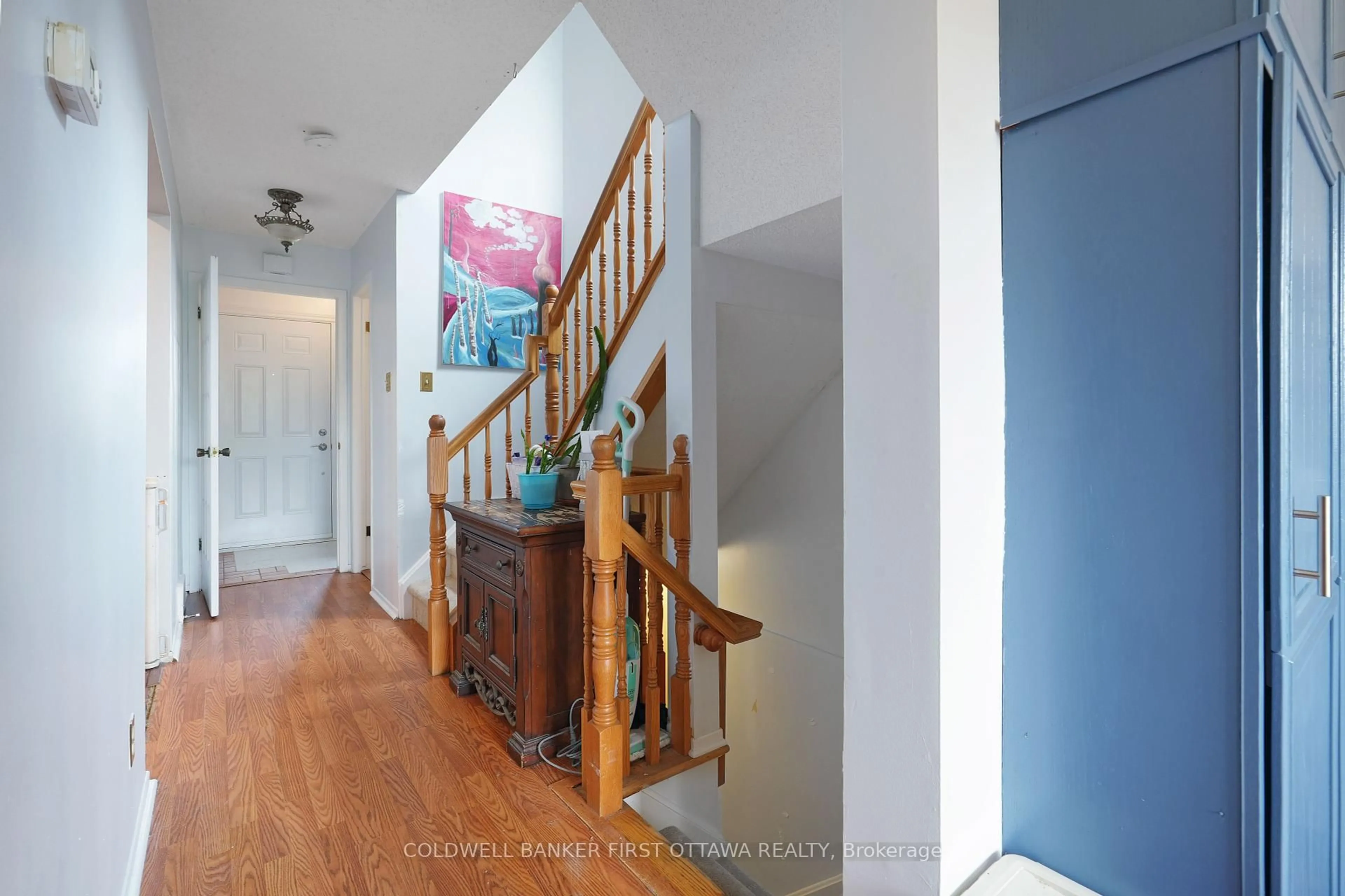 Indoor foyer for 46A Medhurst Dr, Ottawa Ontario K2G 4V2