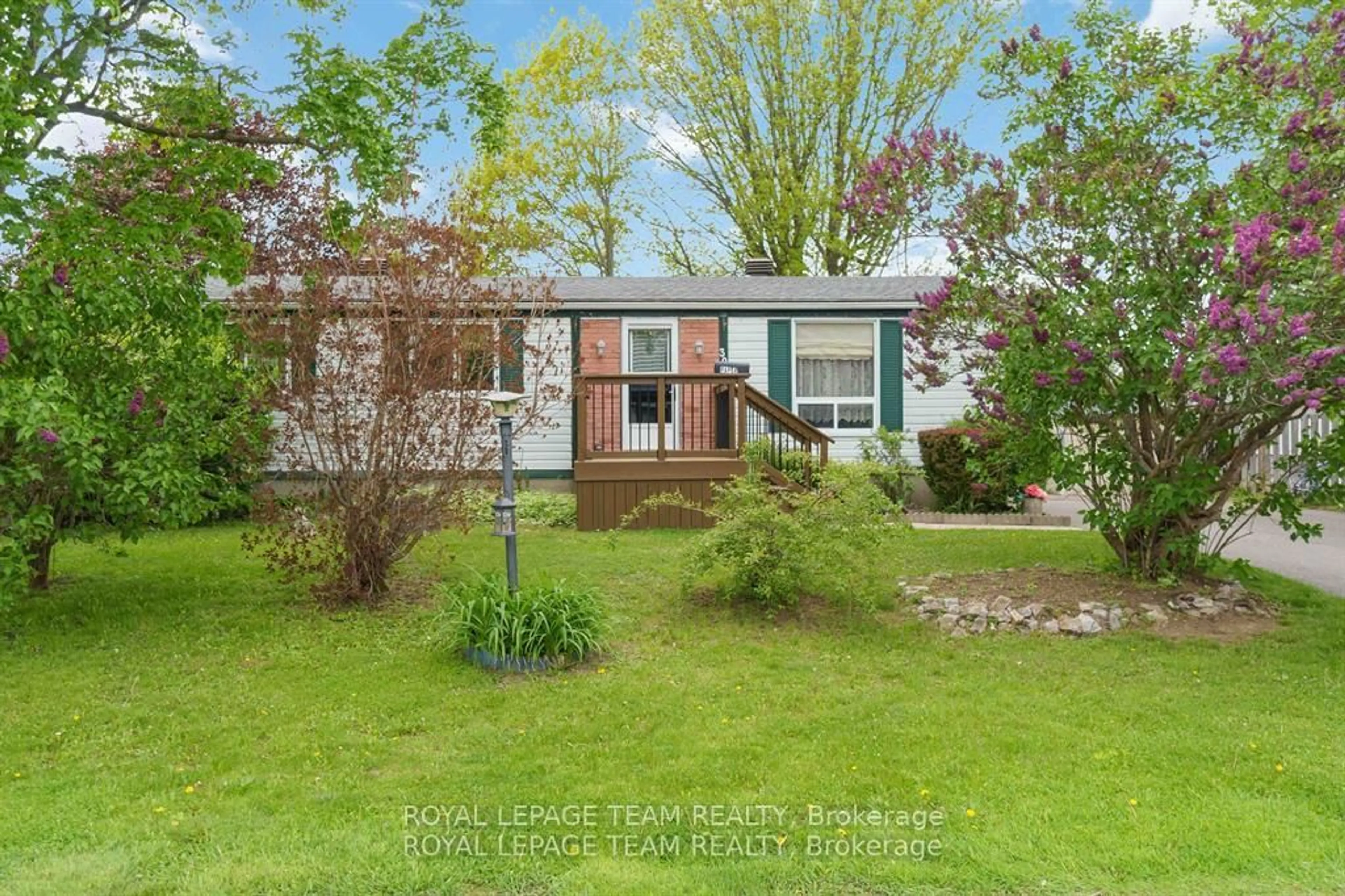 A pic from outside/outdoor area/front of a property/back of a property/a pic from drone, street for 307 Dodson St, North Grenville Ontario K0G 1J0