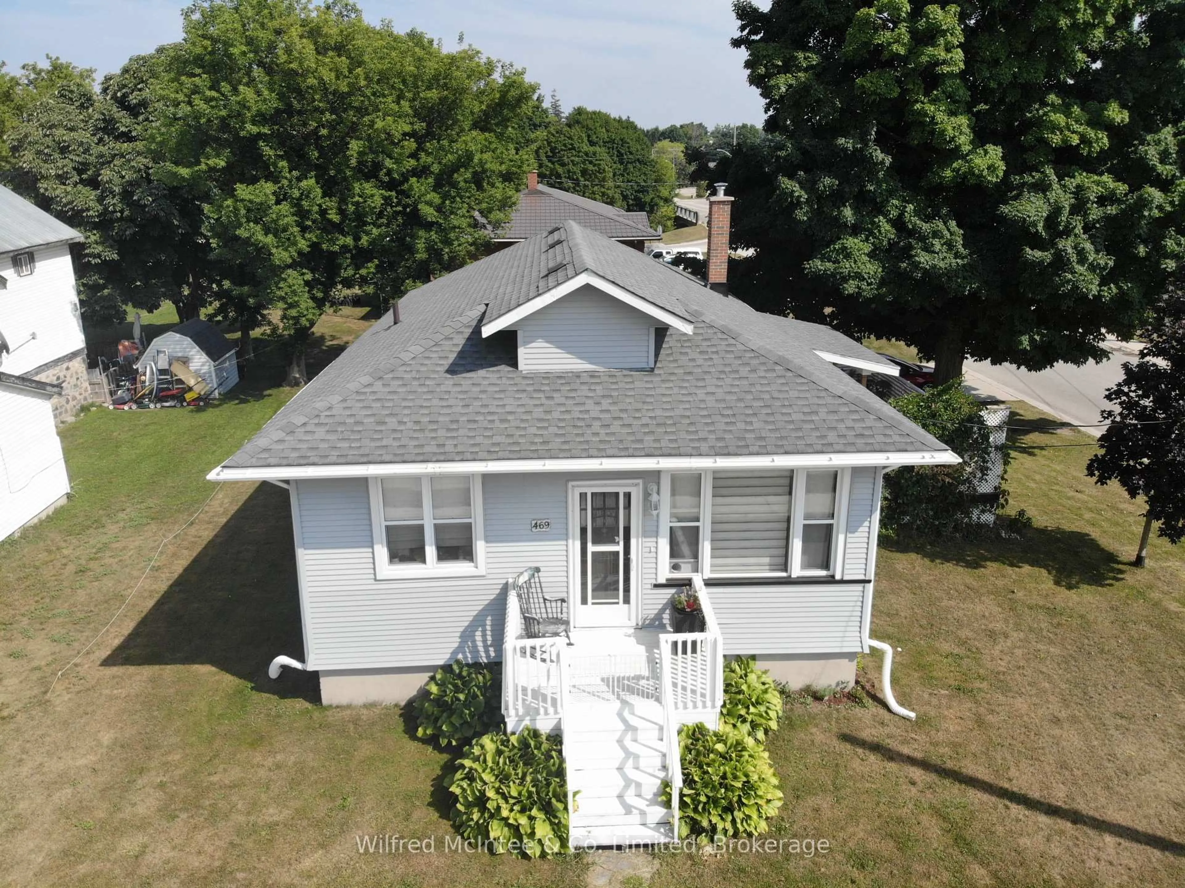 A pic from outside/outdoor area/front of a property/back of a property/a pic from drone, building for 469 ROSS St, Huron-Kinloss Ontario N0G 2H0
