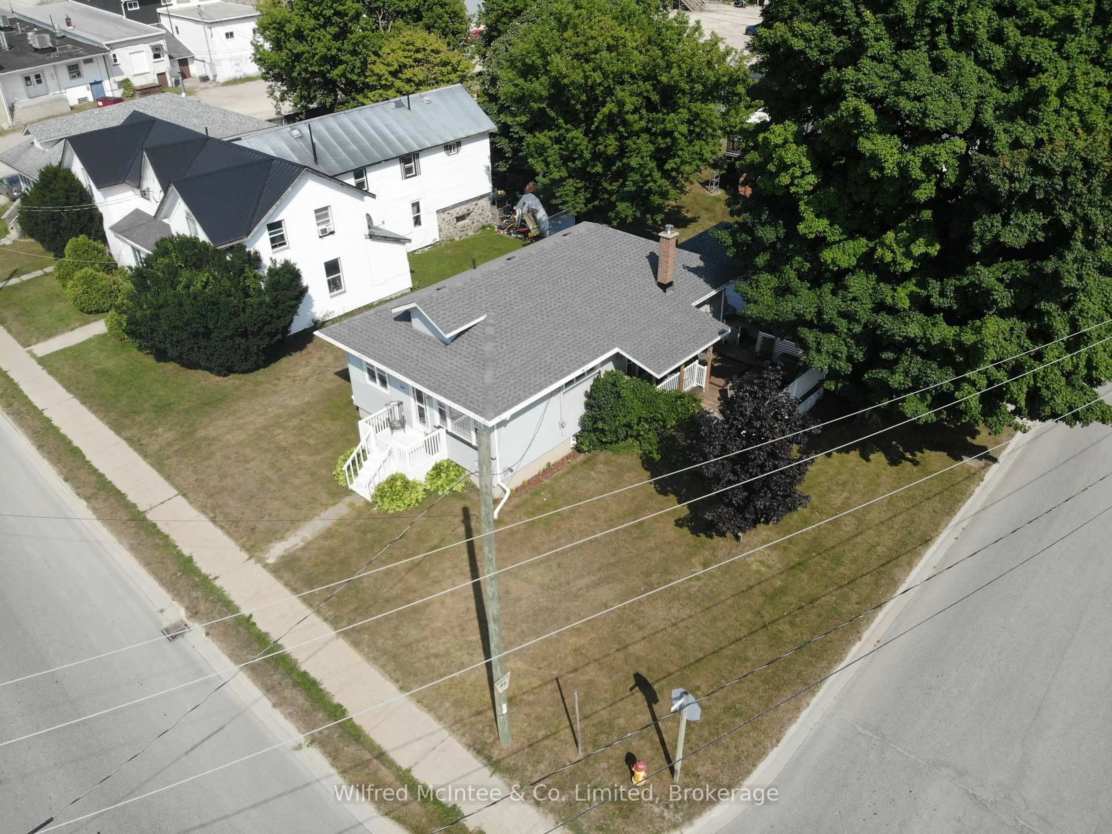 A pic from outside/outdoor area/front of a property/back of a property/a pic from drone, street for 469 ROSS St, Huron-Kinloss Ontario N0G 2H0