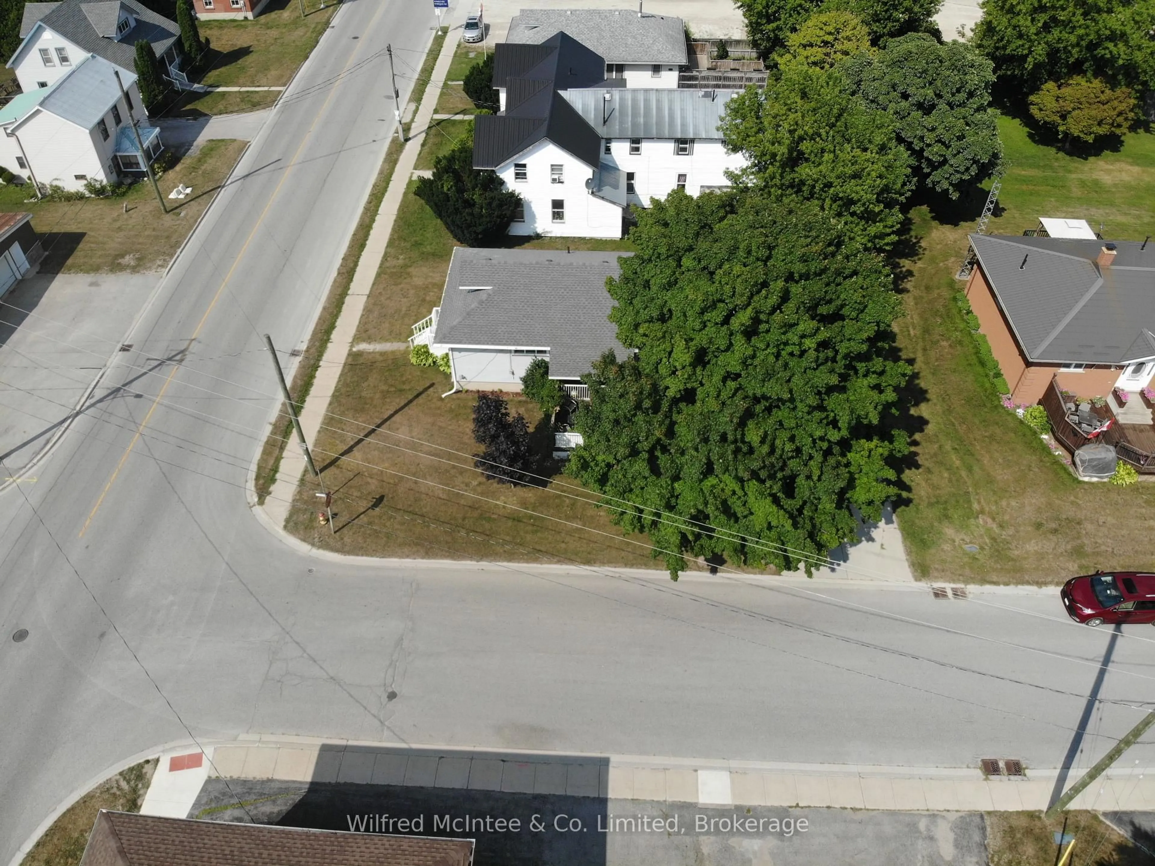 A pic from outside/outdoor area/front of a property/back of a property/a pic from drone, street for 469 ROSS St, Huron-Kinloss Ontario N0G 2H0