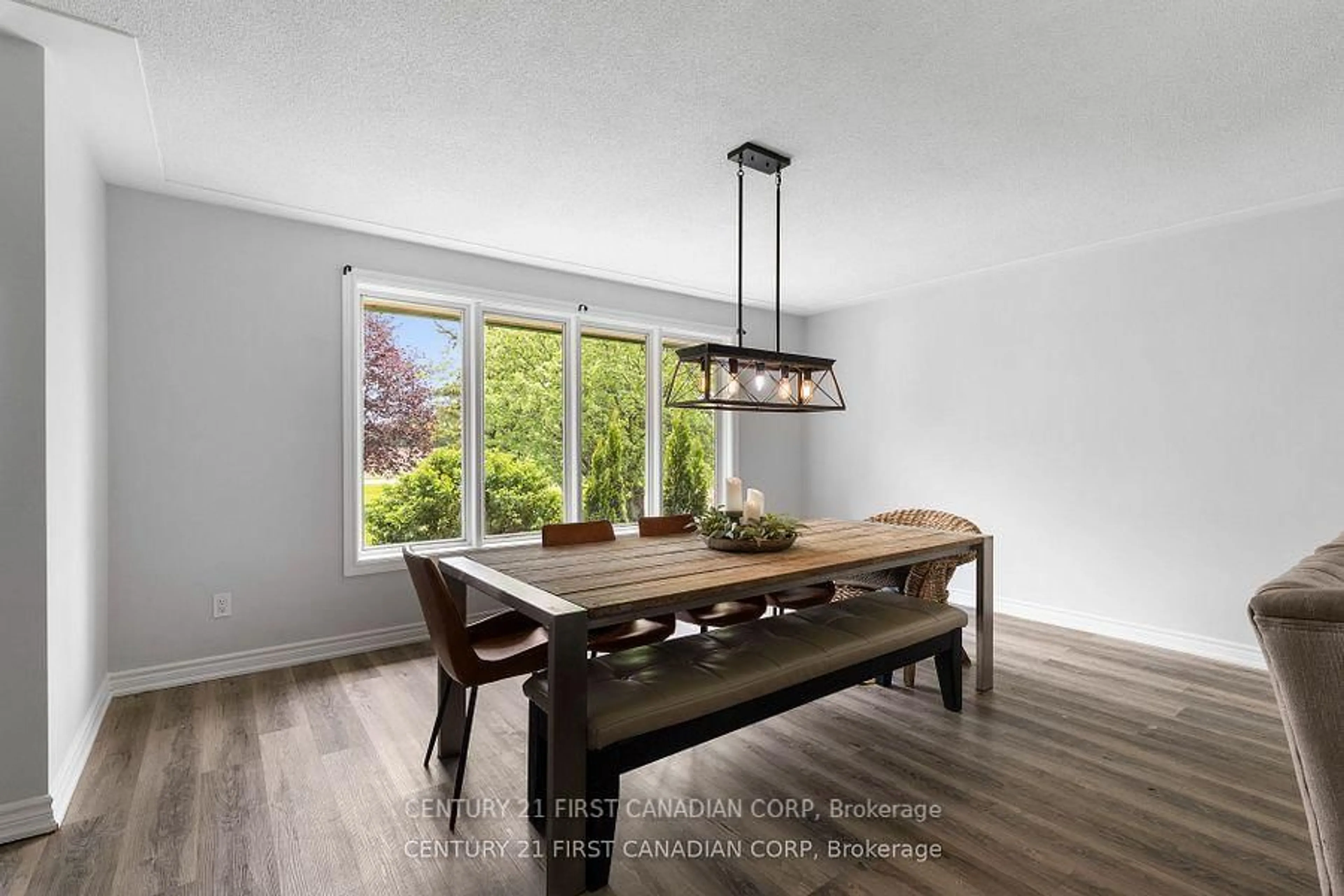 Dining room, wood/laminate floor for 5270 Trafalgar St, Thames Centre Ontario N0L 1G4