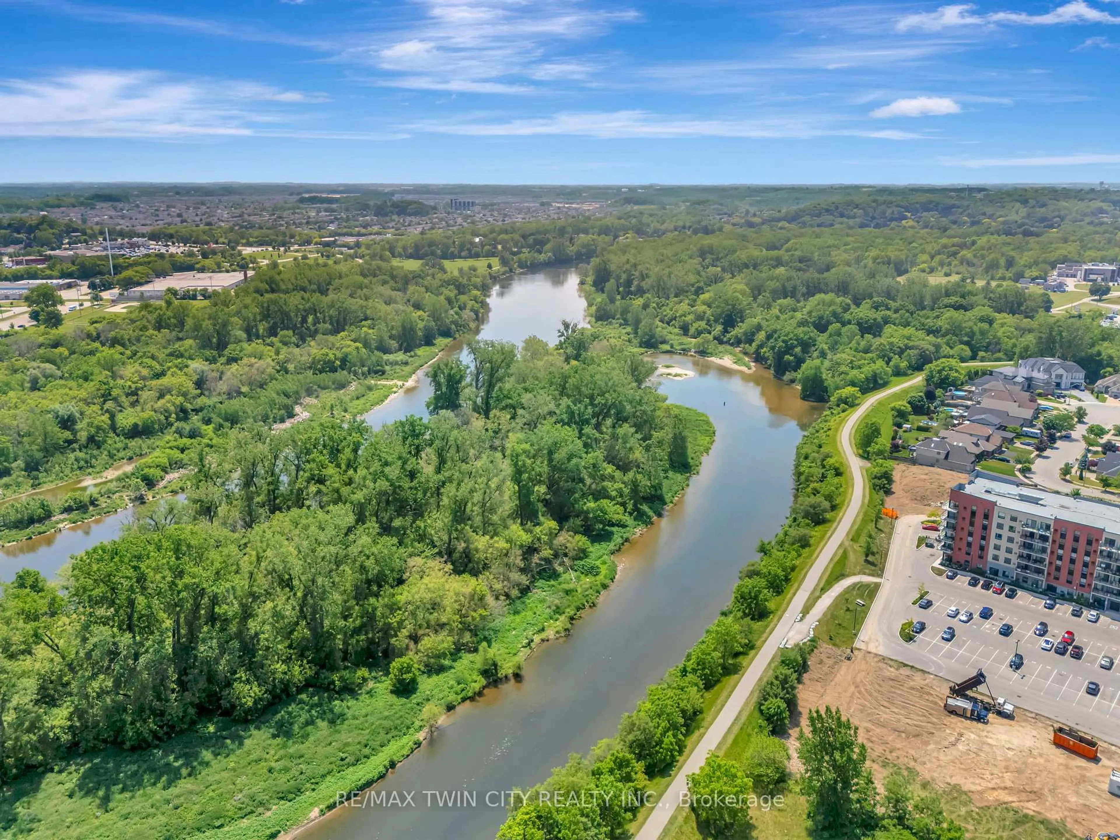 A pic from outside/outdoor area/front of a property/back of a property/a pic from drone, water/lake/river/ocean view for 54 Burwell St, Brantford Ontario N3T 4T7