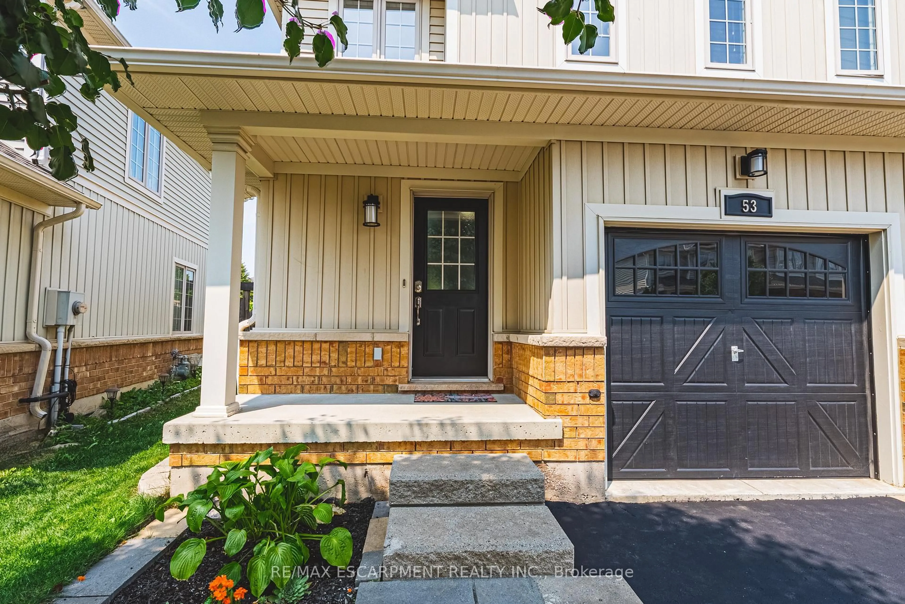 Indoor entryway for 222 Fall Fair Way #53, Hamilton Ontario L0R 1C0