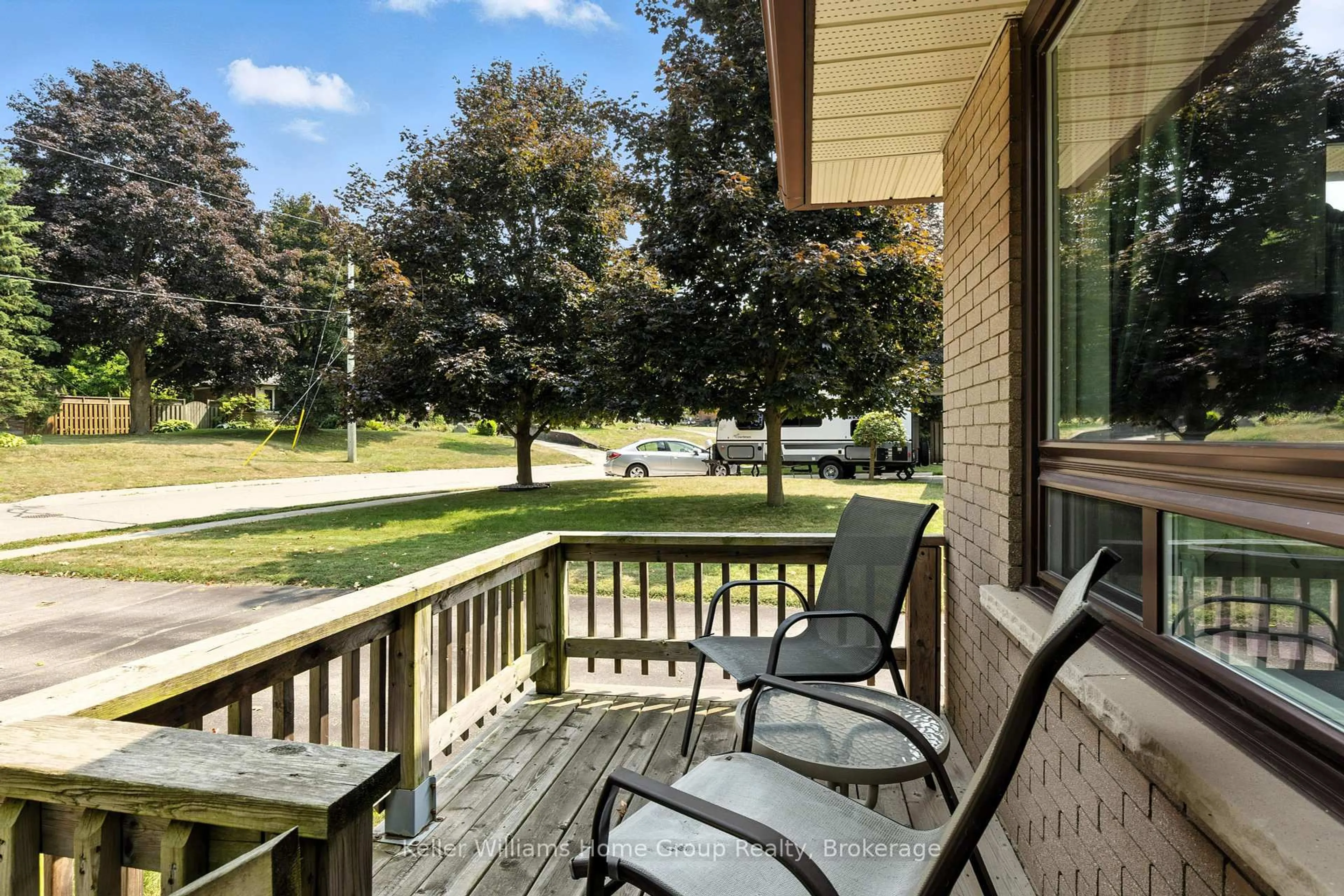 Patio, water/lake/river/ocean view for 17 Elizabeth St, Cambridge Ontario N3C 2T1