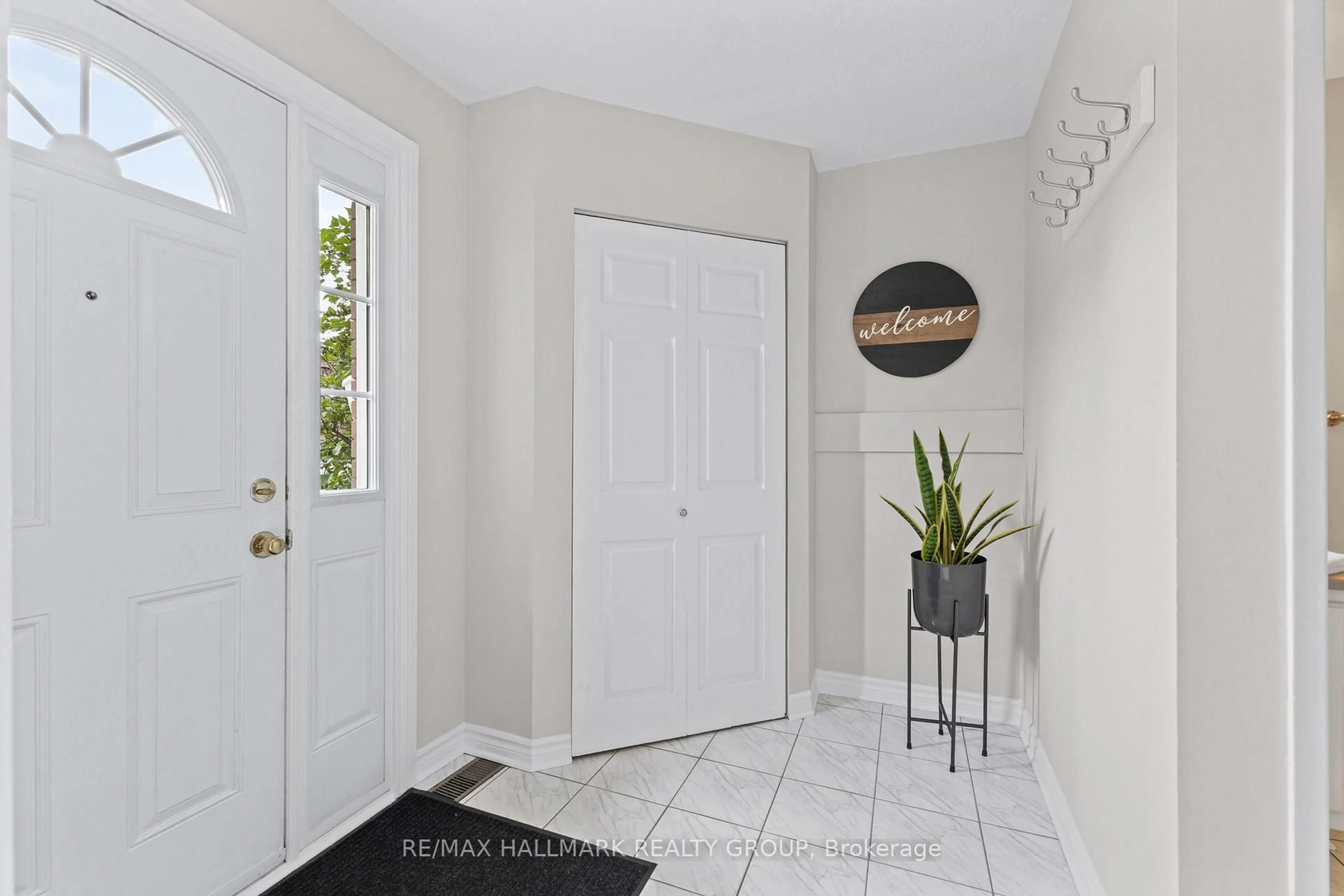Indoor entryway for 3555 Downpatrick Rd #43, Ottawa Ontario K1V 8T3
