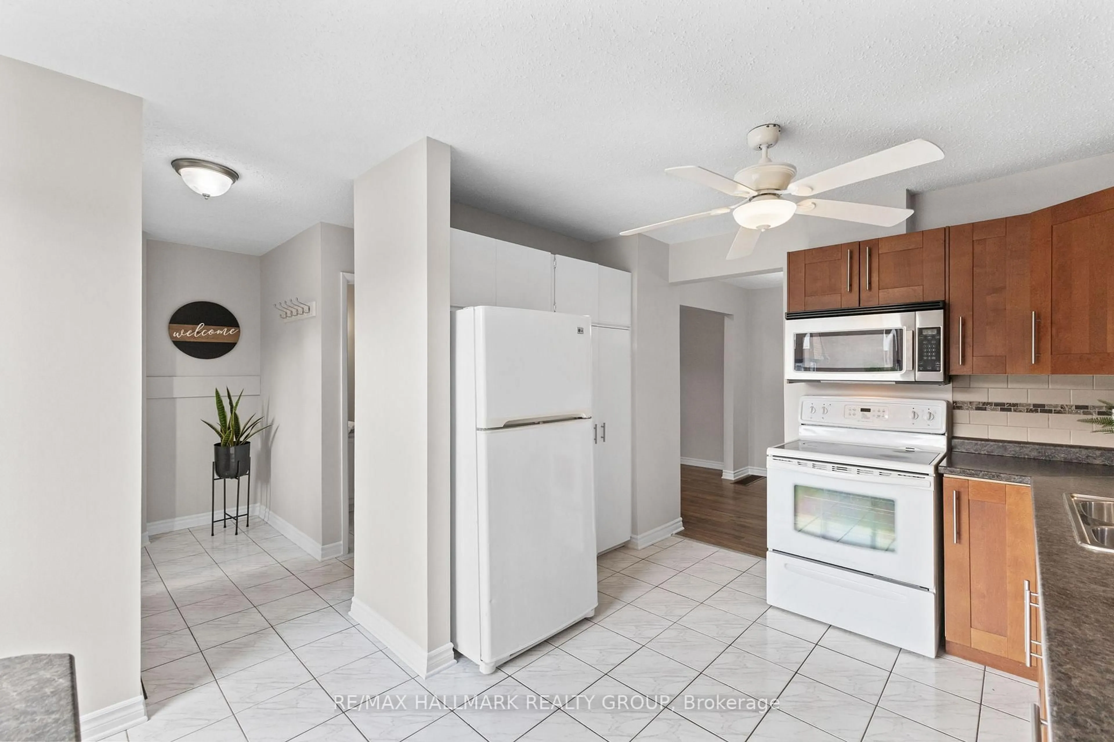 Standard kitchen, unknown for 3555 Downpatrick Rd #43, Ottawa Ontario K1V 8T3