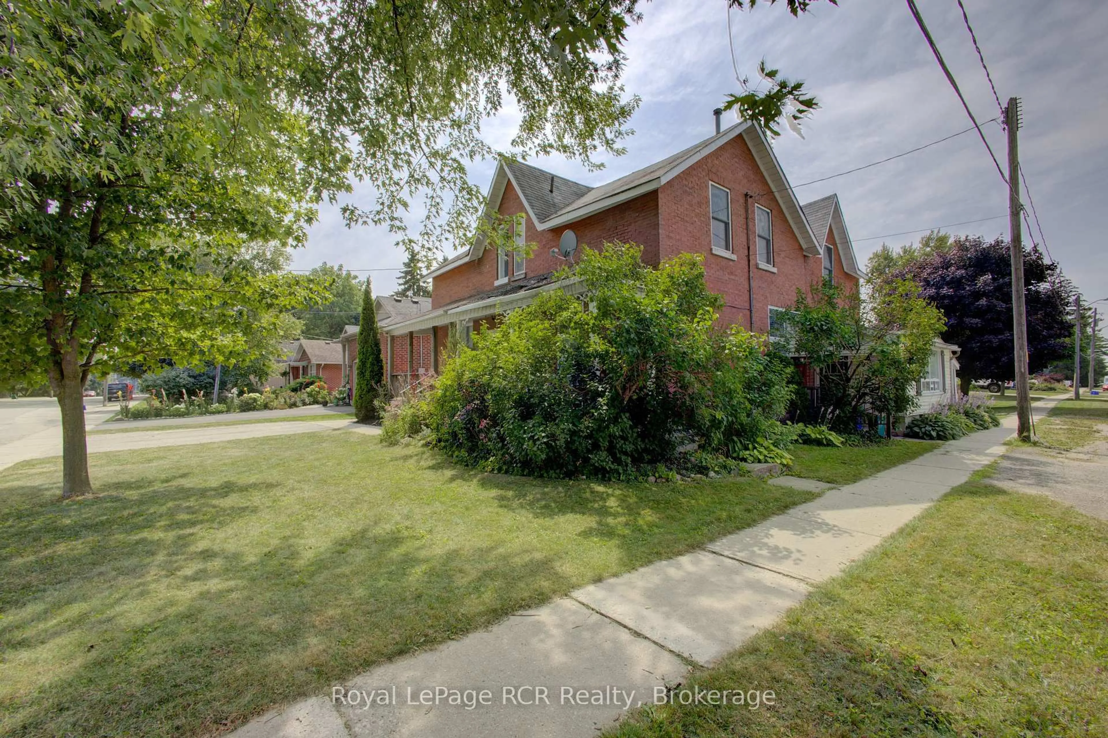 A pic from outside/outdoor area/front of a property/back of a property/a pic from drone, street for 231 Tucker St, Wellington North Ontario N0G 1A0