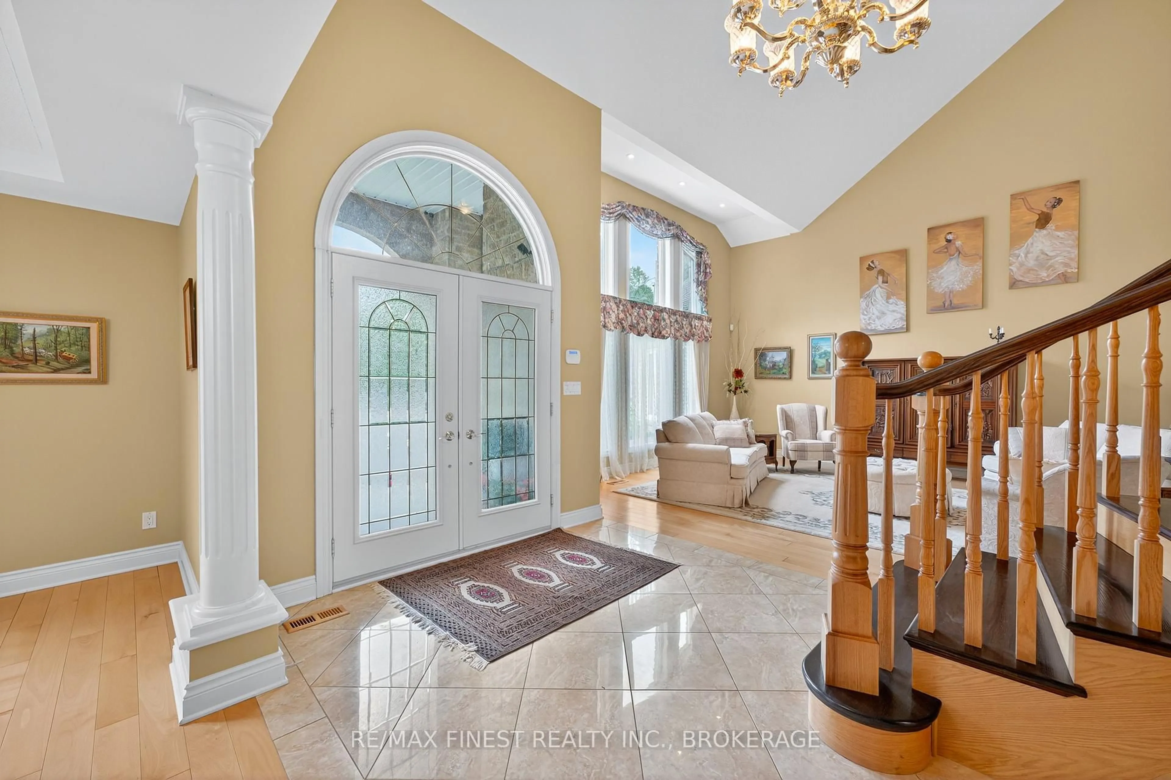 Indoor entryway for 4868 Bath Rd, Bath Ontario K0H 1G0