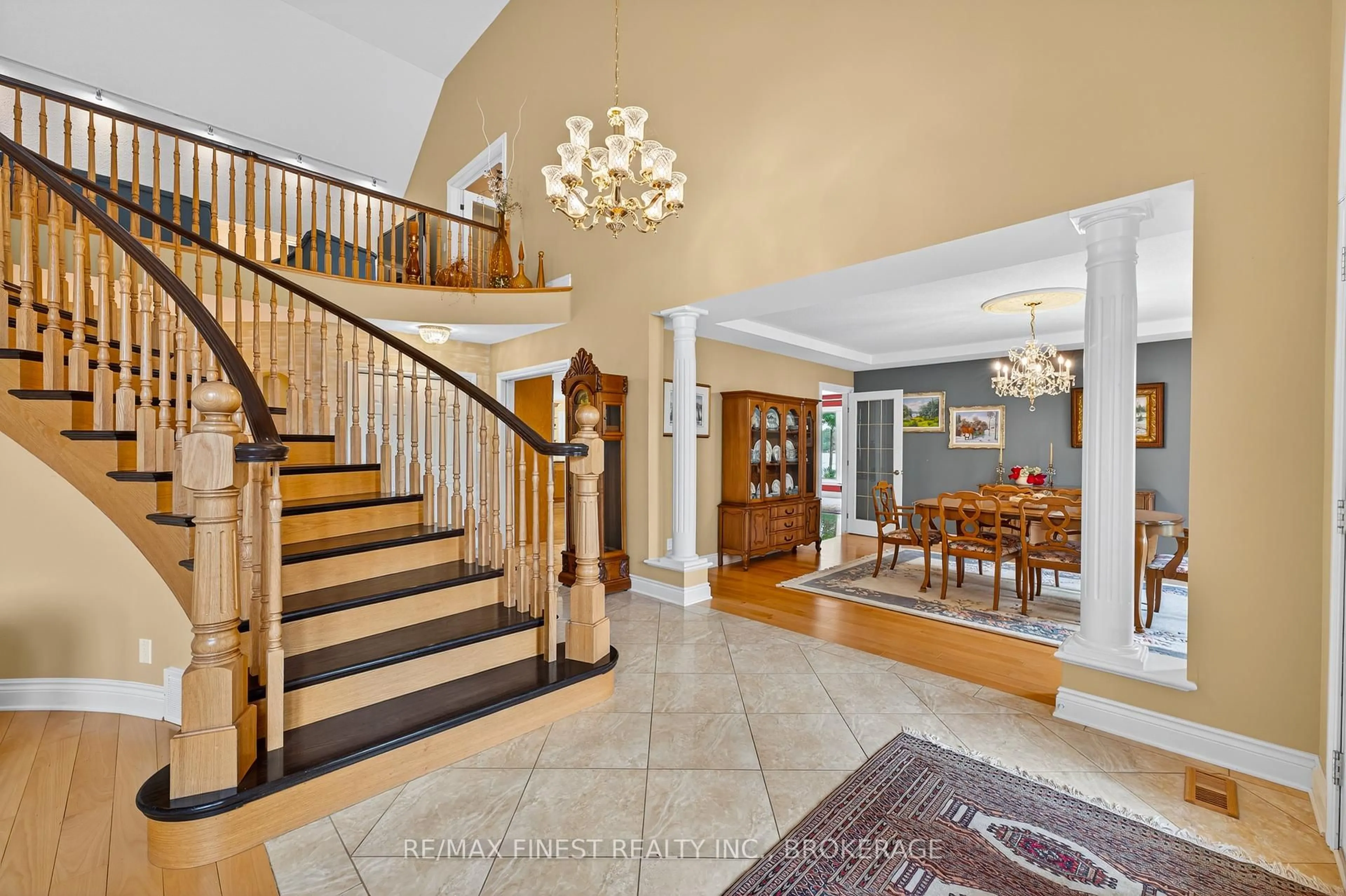 Indoor foyer for 4868 Bath Rd, Bath Ontario K0H 1G0