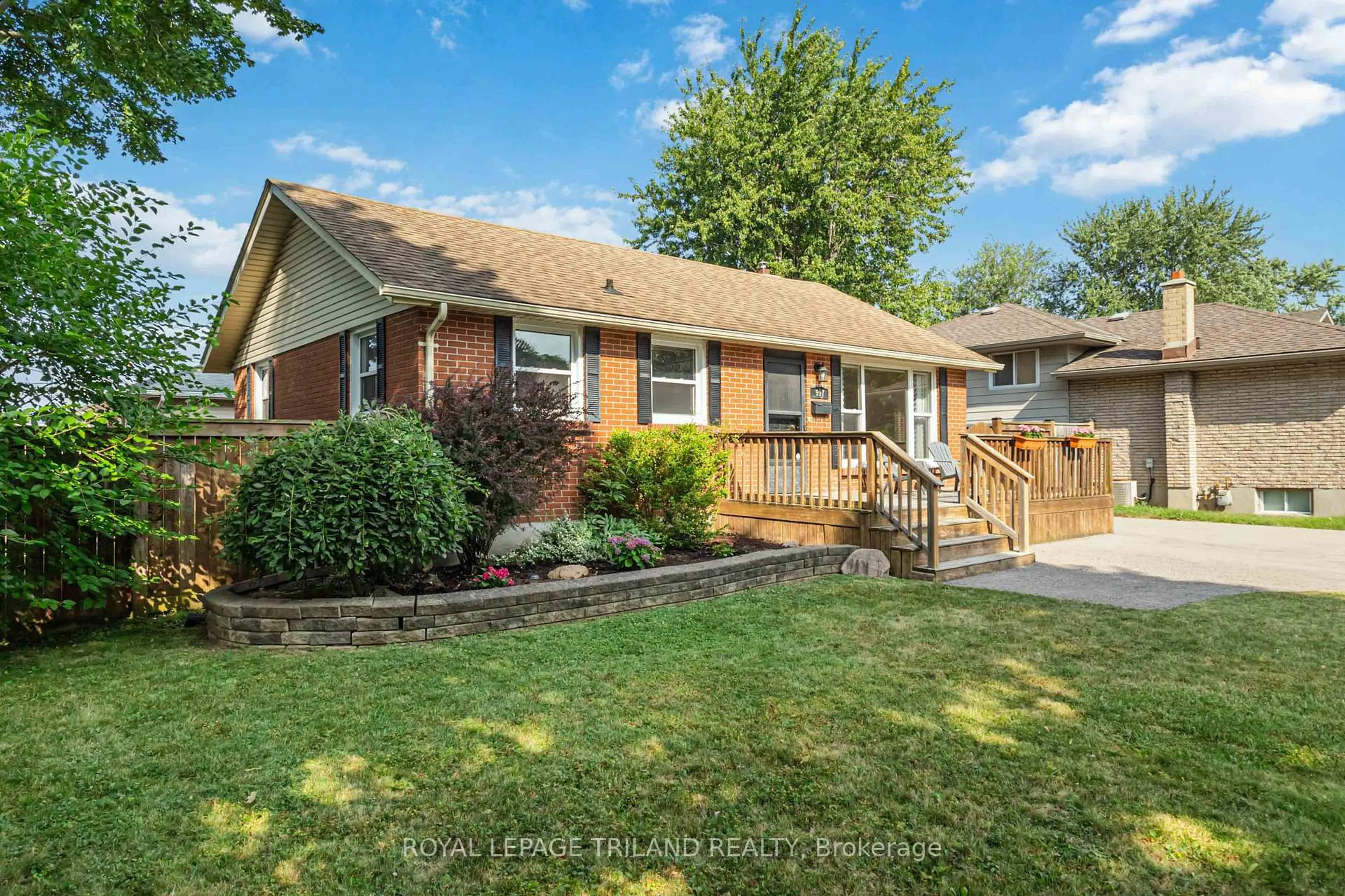 Home with brick exterior material, street for 997 Glenbanner Rd, London South Ontario N6E 1N1